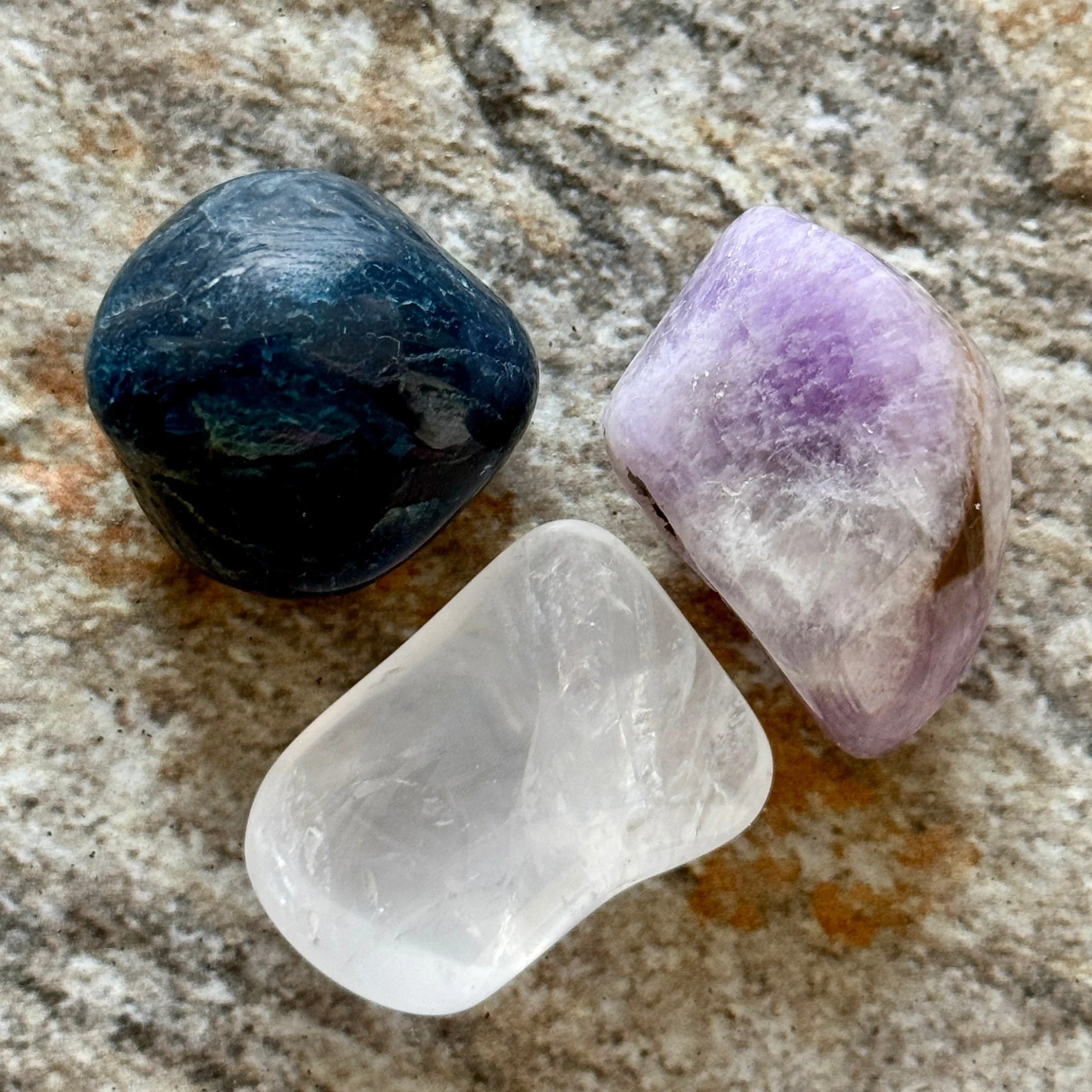healing-crystals-amethyst-dark-blue-agate-clear-quartz.jpg