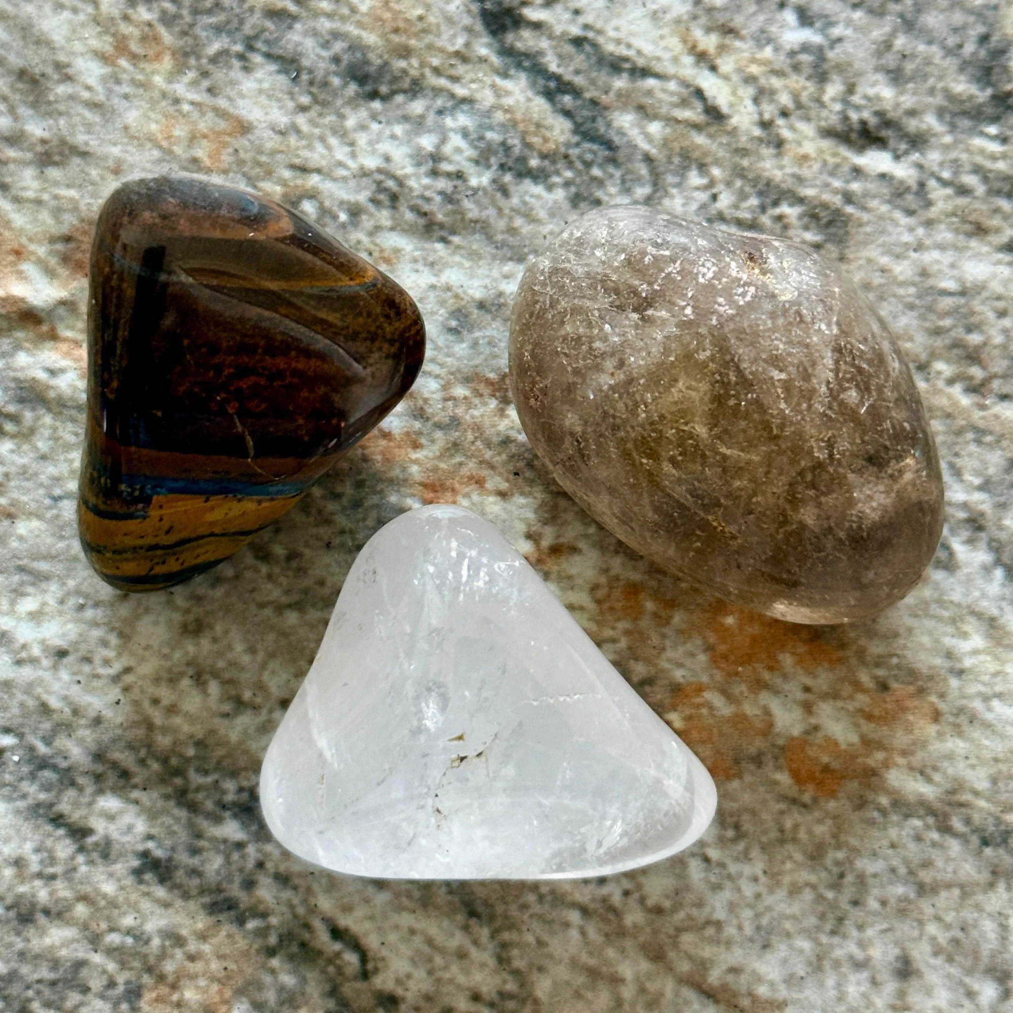 wisdom-crystals-smokey-quartz-tigers-eye-clear-quartz.jpg