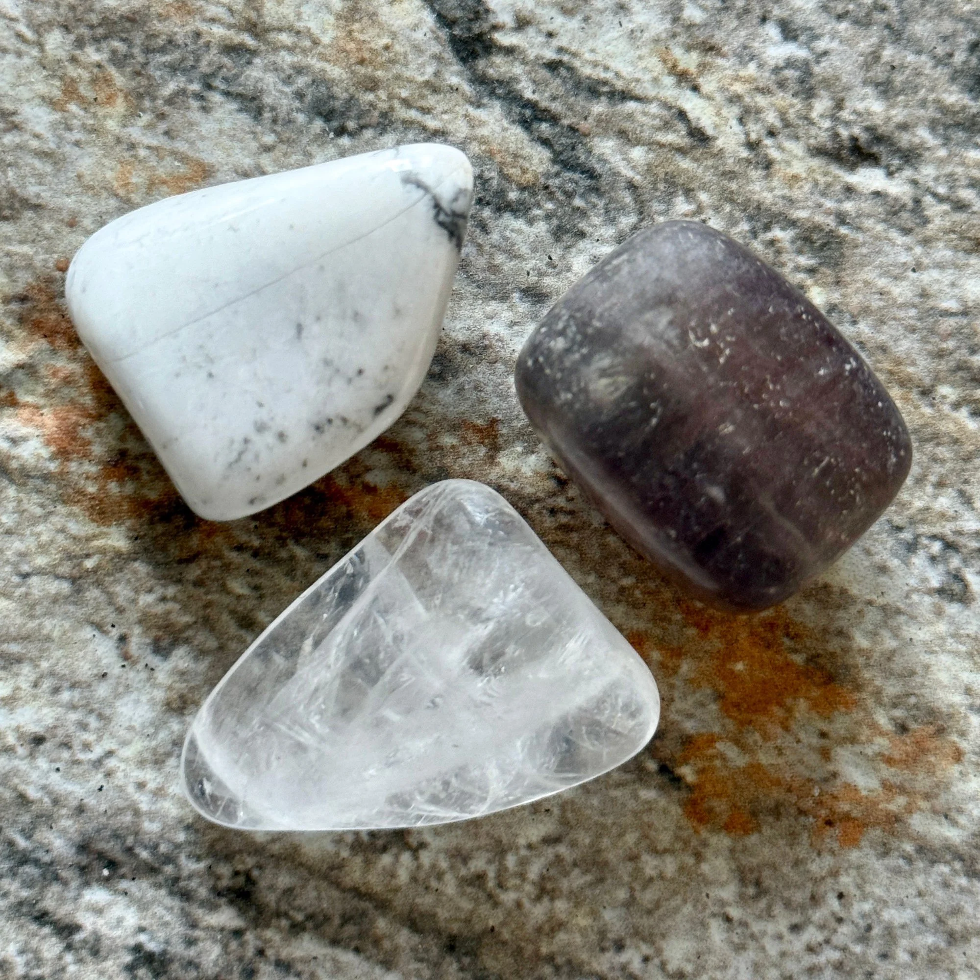 focus-crystals-fluorite-howlite-clear-quartz.jpg