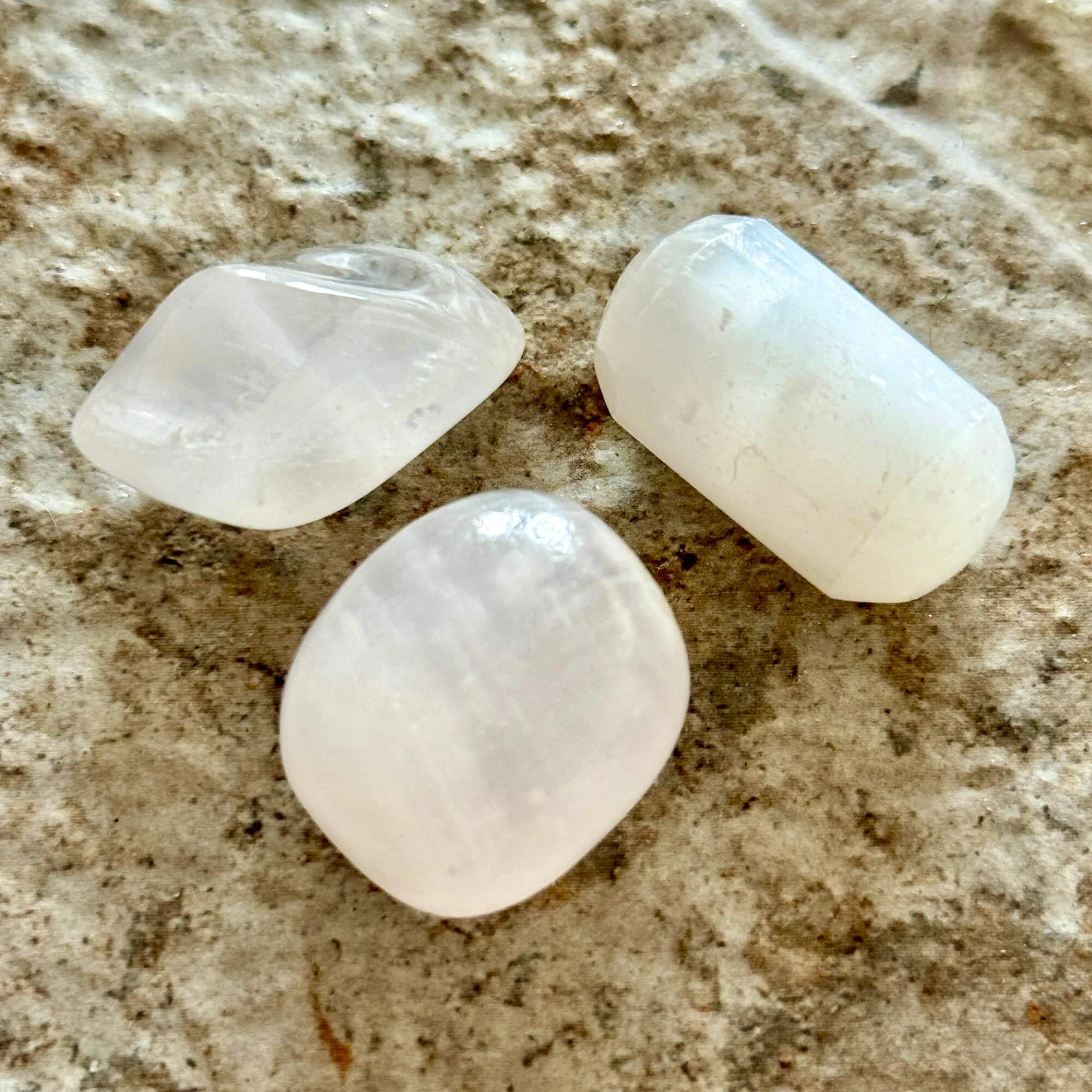color-white-crystals-selenite-white-quartz-clear-quartz.jpg