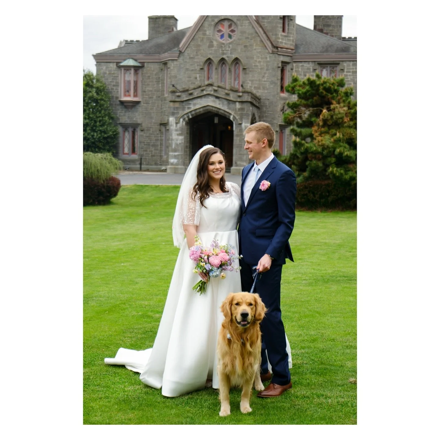 Loved this moment when L + J&rsquo;s gorgeous golden retriever Finn joined them for portraits after their wedding ceremony!