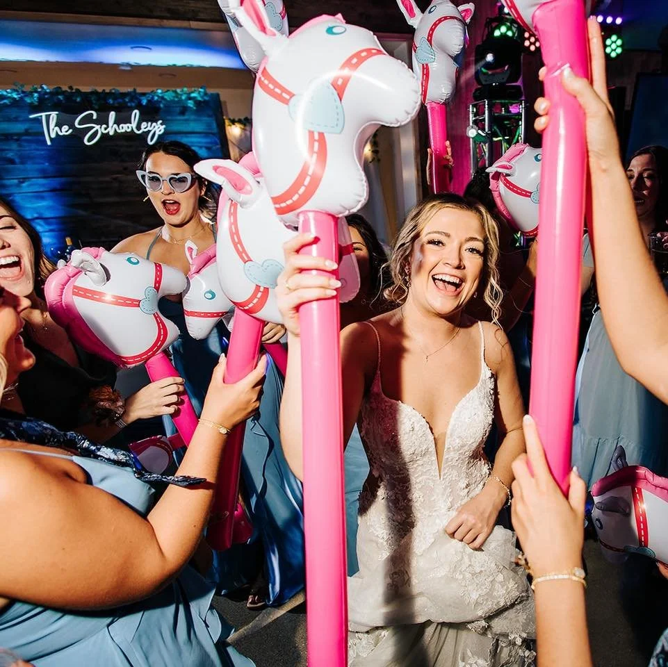 🥂 How did you celebrate the New Year? 

&hellip; Bet it can&rsquo;t beat a Crystal Fountain Park wedding! 🎉 🪩 😉 

Looking back at photos from this year, there were SO MANY fun shots &amp; memories! (These are a tiny fraction!) 🤩 

🫟 🍗 From bri