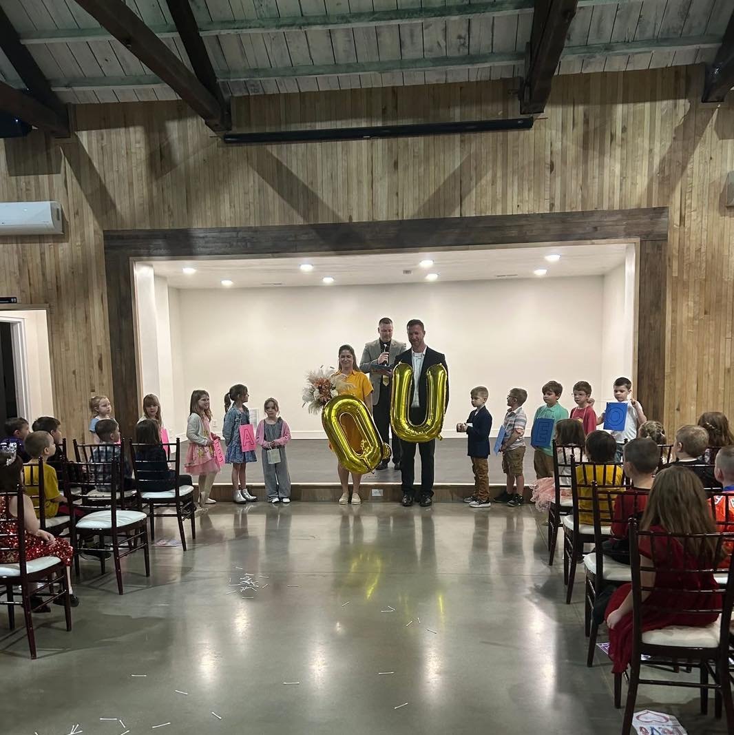 We&rsquo;ve hosted a LOT of weddings here at Crystal Fountain Park&hellip; but this one just might take the cake. 🎂

@fv_apaches brought their entire grade to celebrate the QU Wedding &mdash; because, as the students are learning, the letters Q and 