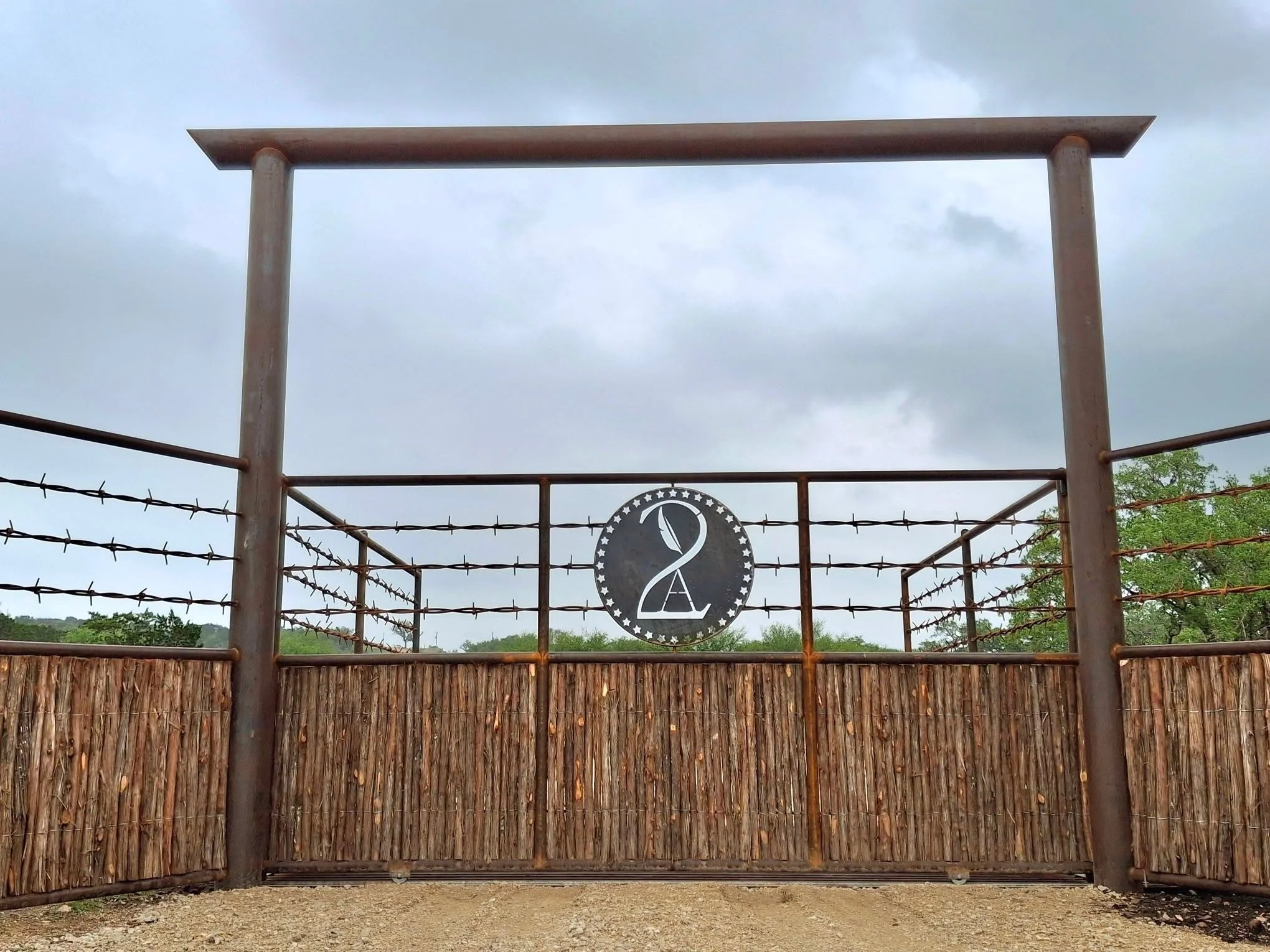 Entrance gate with duffer's premium big barbwire