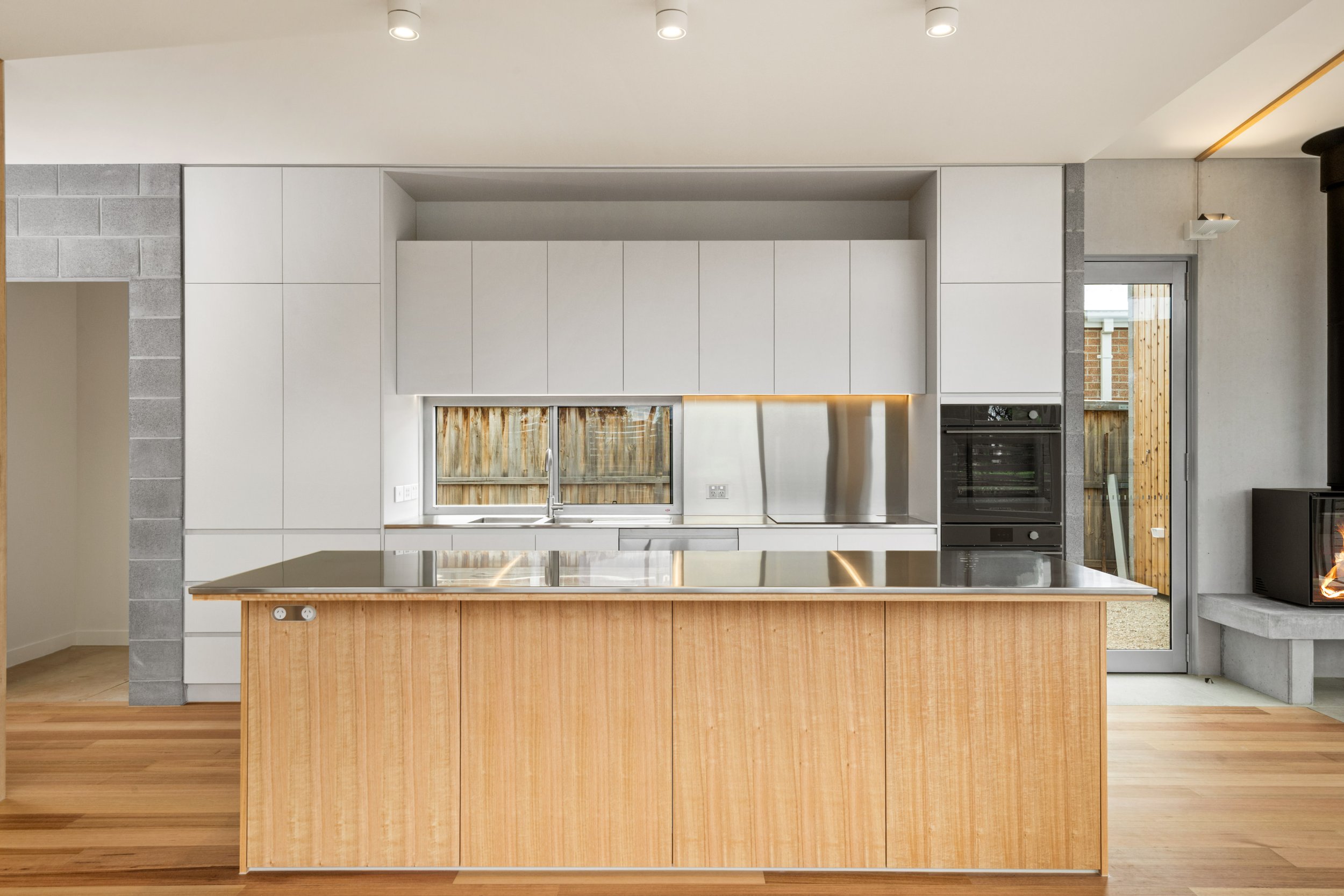 _14 Wellington Crescent, Torquay-8.jpg