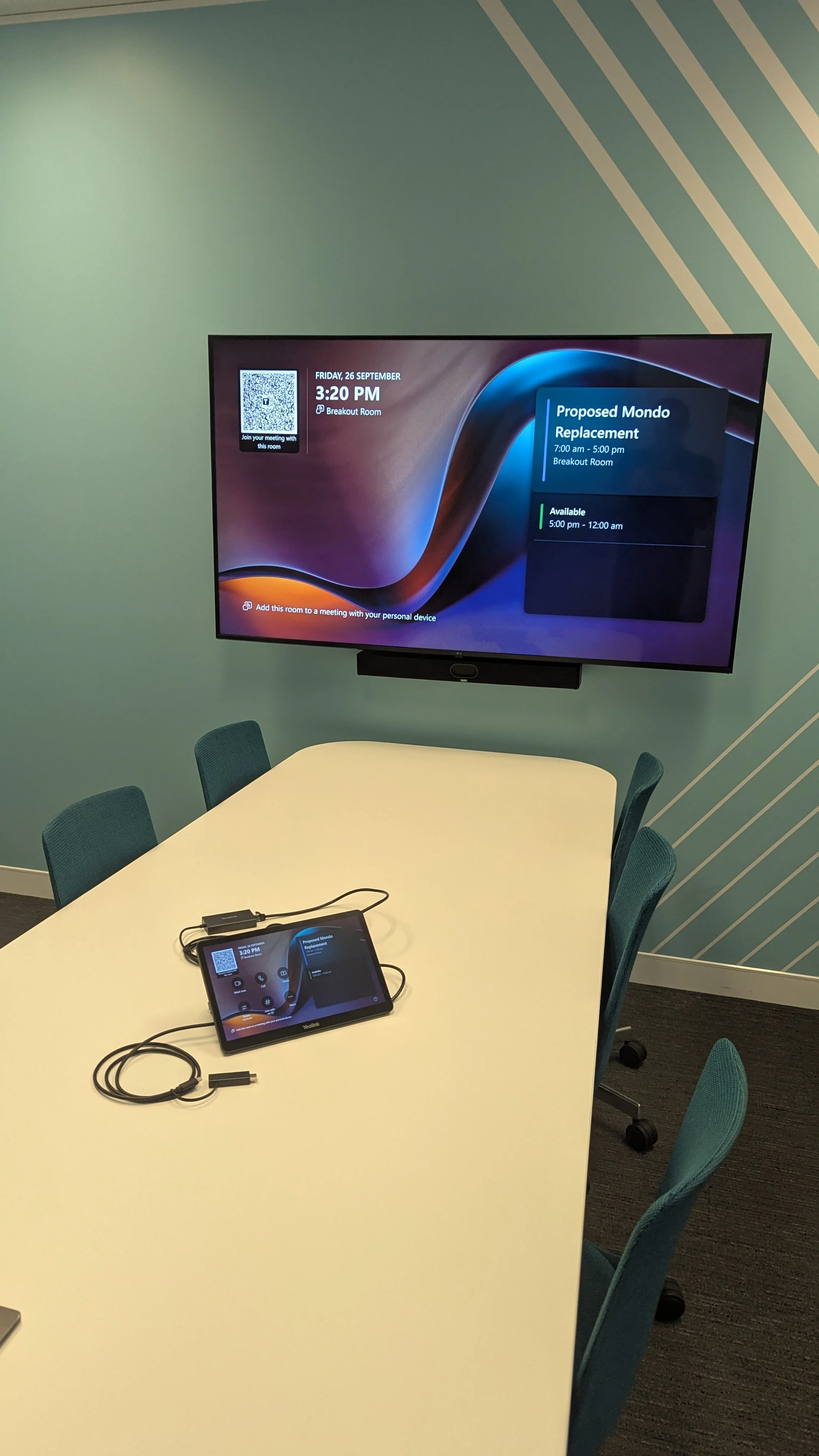 Yealink A40 meeting room with Microsoft Teams Rooms conferencing system and wireless presentation with WPP30