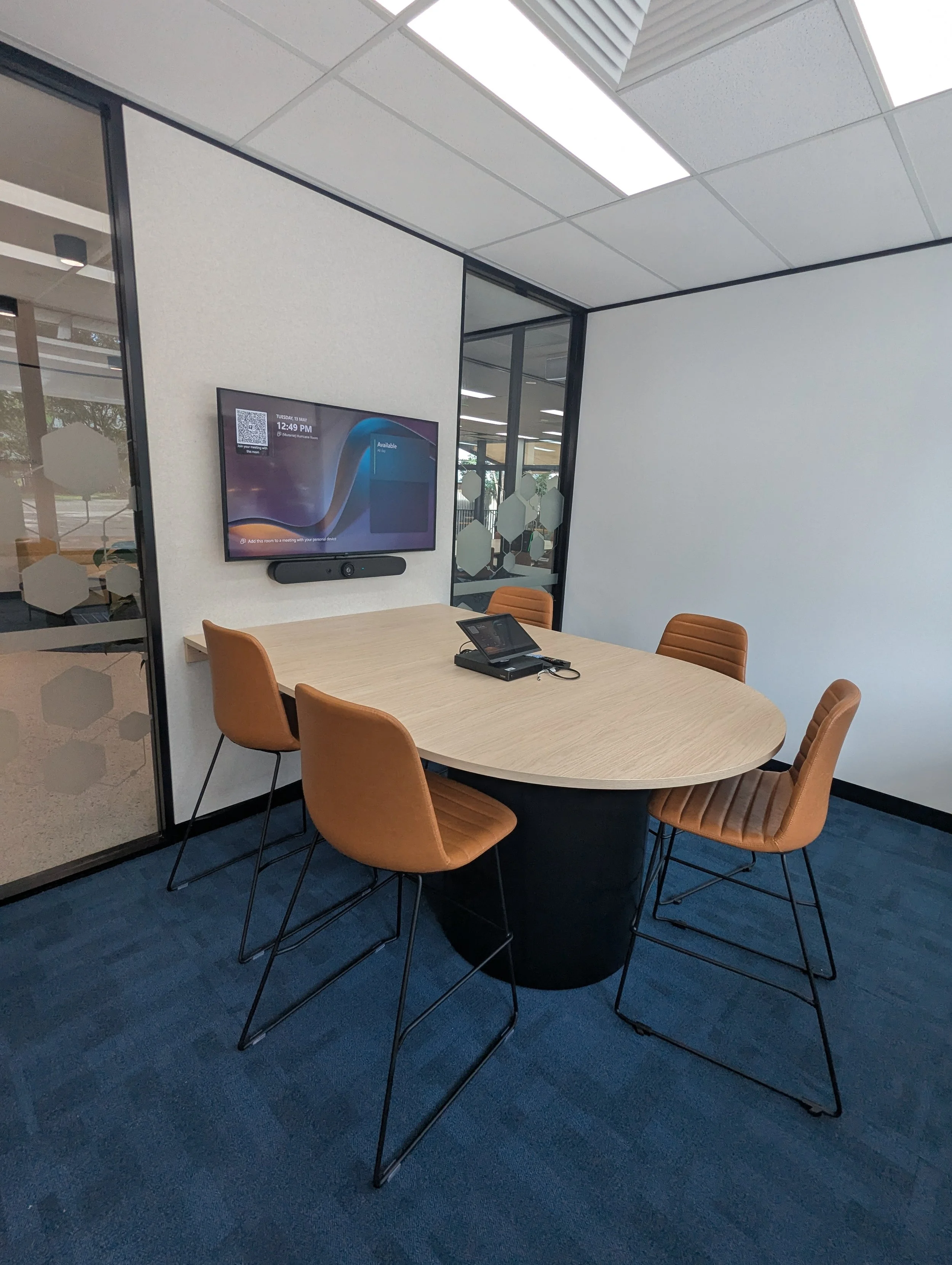 av installation logitech rally bar mini teams huddle room