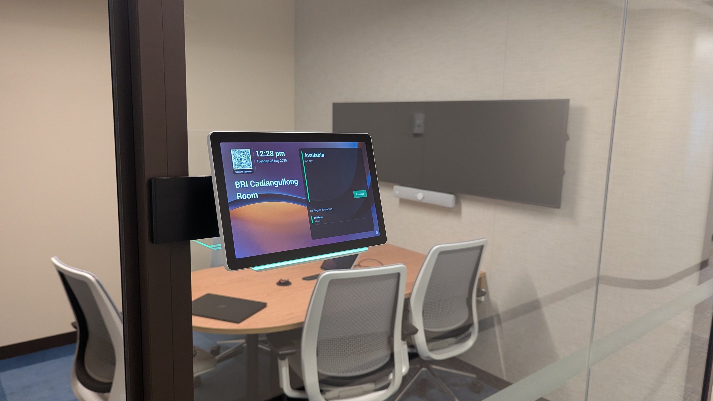 Cisco Navigator Microsoft Teams Rooms room booking panel for room scheduling