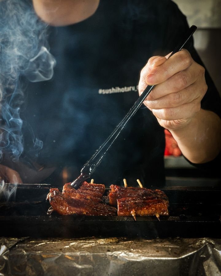 Craving something irresistibly smoky? Our skewers are cooked to perfection over charcoal, and we bet you can't stop at just one! 🍢🤤 What's your favourite thing about charcoal-grilled skewers?

📍 QVB, Lower Ground 2 (near T2)

-
#SushiHotaru_QVB #q