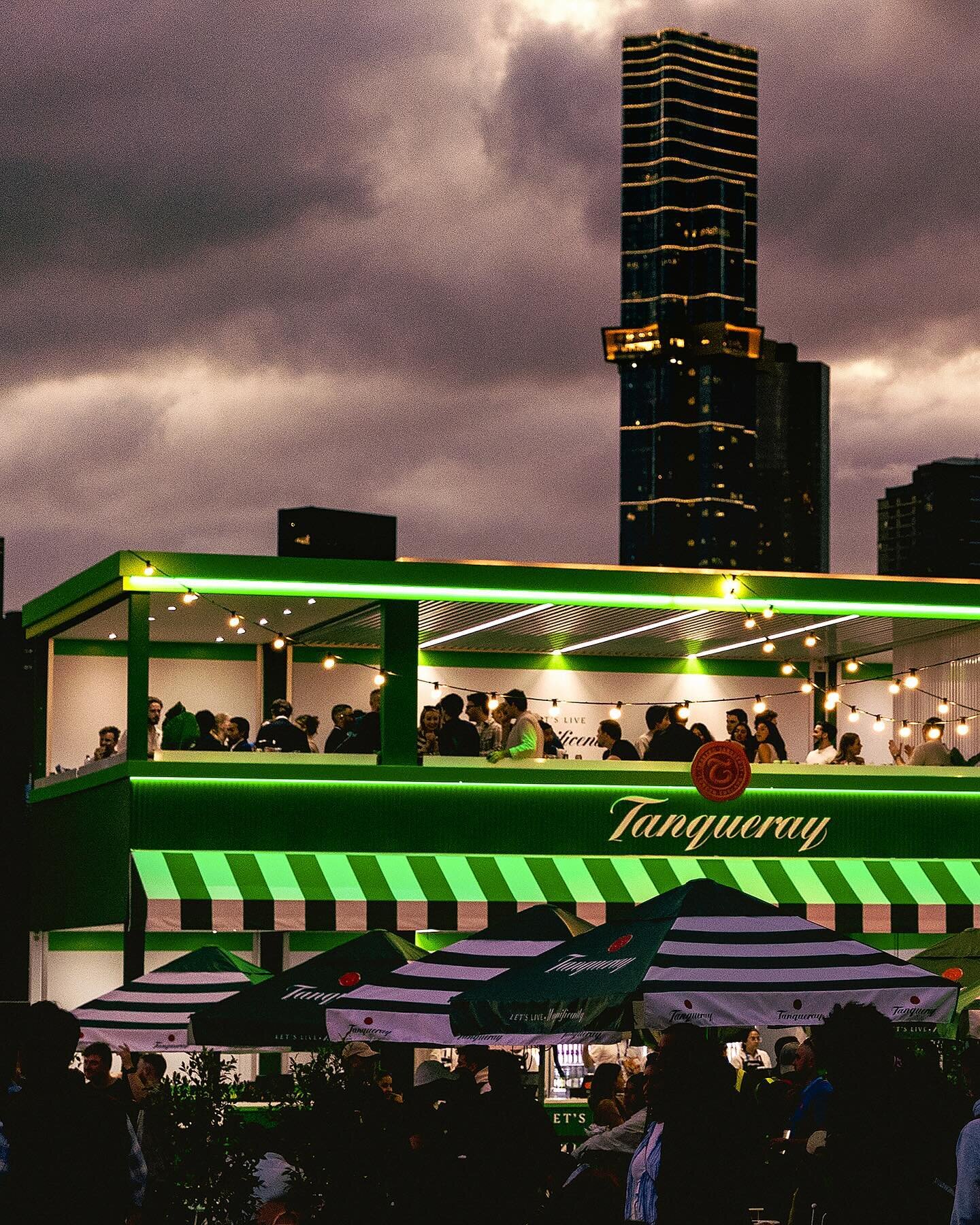 TANQUERAY AT THE AO | @hellotraffik is serving up Magnificence at the @australianopen with @tanquerayginau for @diageo - WHAT A SHOW STOPPER! #letslivemagnificently