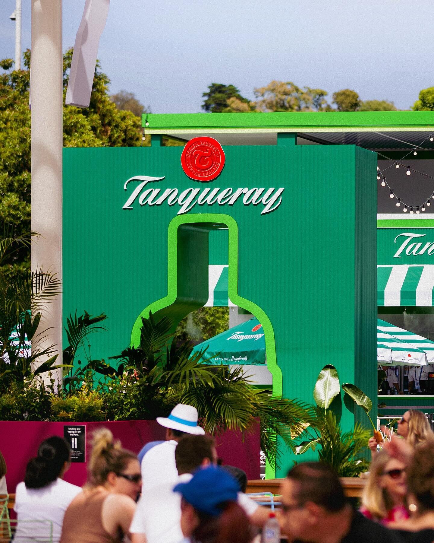 TANQUERAY AT THE AO | @hellotraffik is serving up Magnificence at the @australianopen with @tanquerayginau for @diageo - WHAT A SHOW STOPPER! #letslivemagnificently