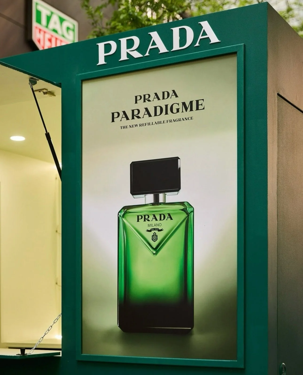 Prada Kiosks | Pitt St Mall &amp; Bondi Beach 

Client &amp; Creative Production @pimgroup