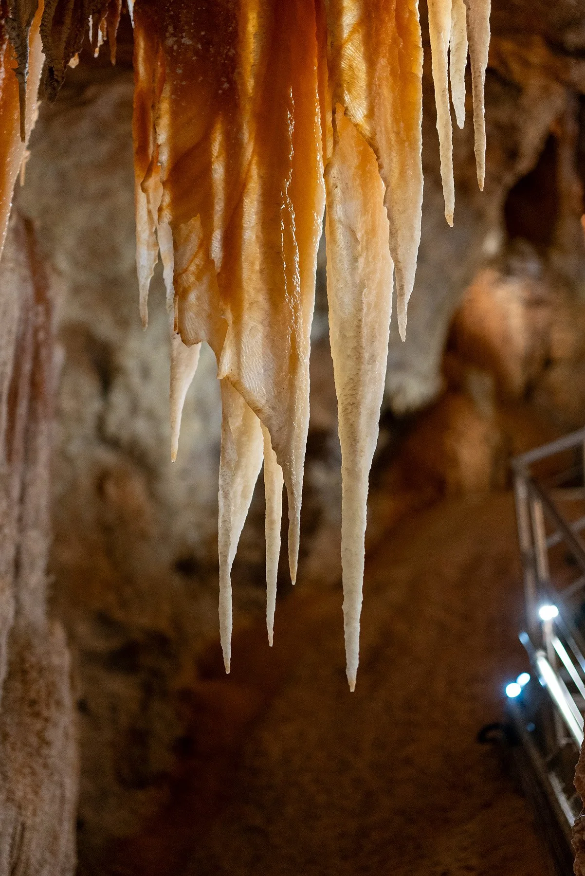 Rich colours can be seen in the shawls and stalactites
