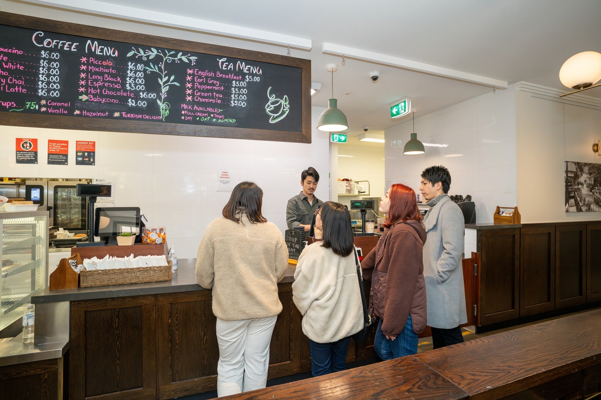 Exploring Jenolan Caves can make you hungry and thirsty. Caves Cafe offers a range of lunch, snacks, ice cream and drink options to suit your tastebuds.

Sit out on the terrace and enjoy the sunshine and views of the precinct, or sit inside to cool o