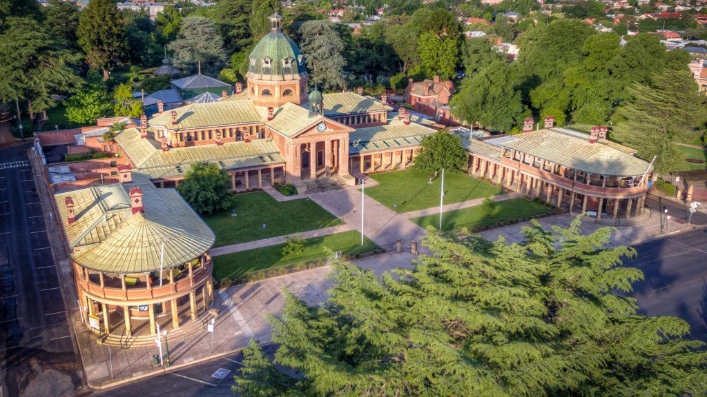 Still visiting the Central West these school holidays?

Even though we are closed there are still so many things to see and do in the towns surrounding Jenolan Caves.
Bathurst showcases a range of activities for the whole family including the rail mu