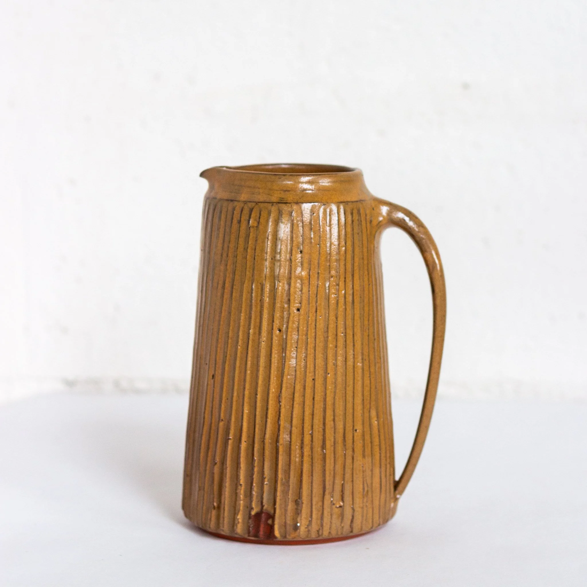 IMG_0055 pichet rainures jaune.jpg