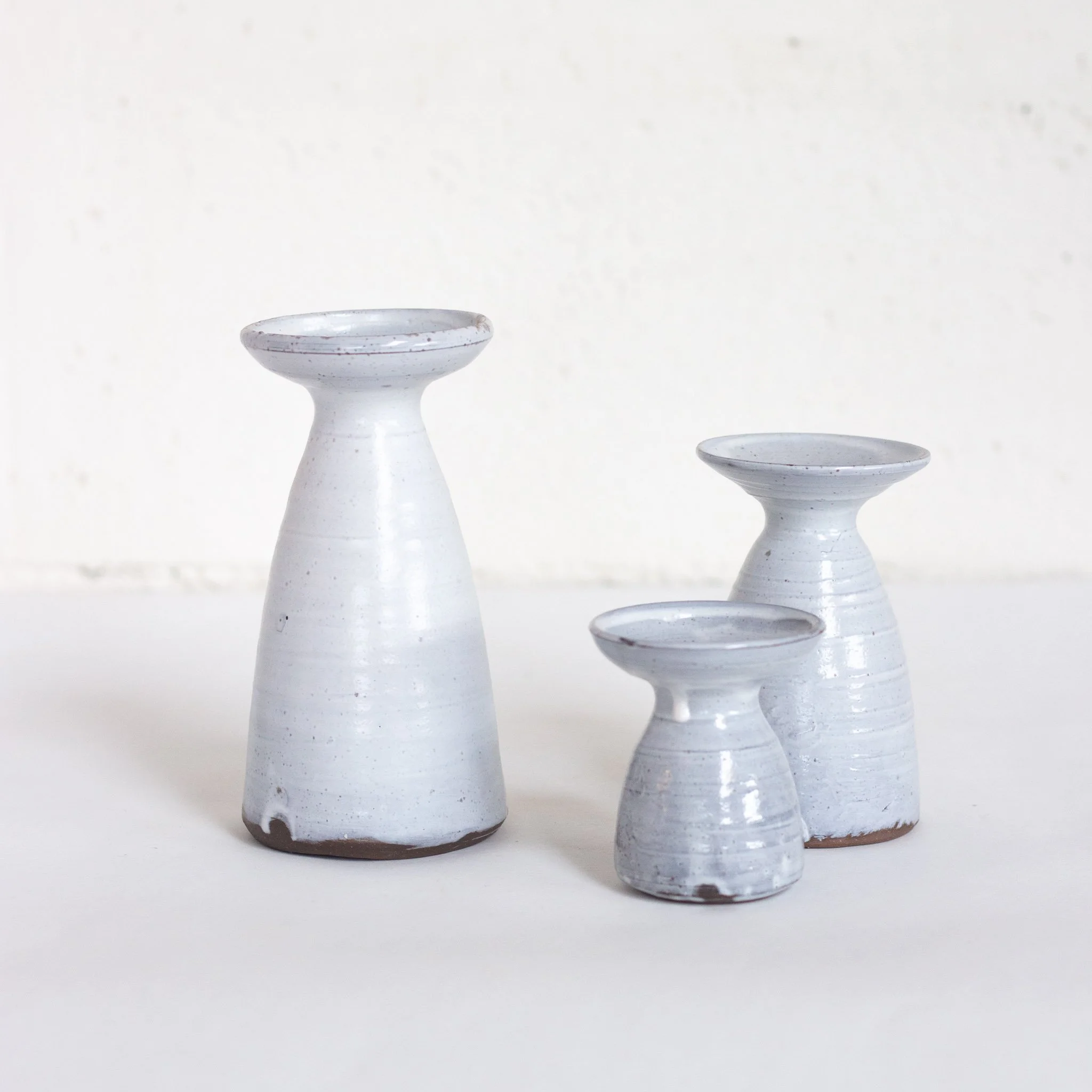 IMG_9900 ensemble bougeoirs blanc moucheté.jpg