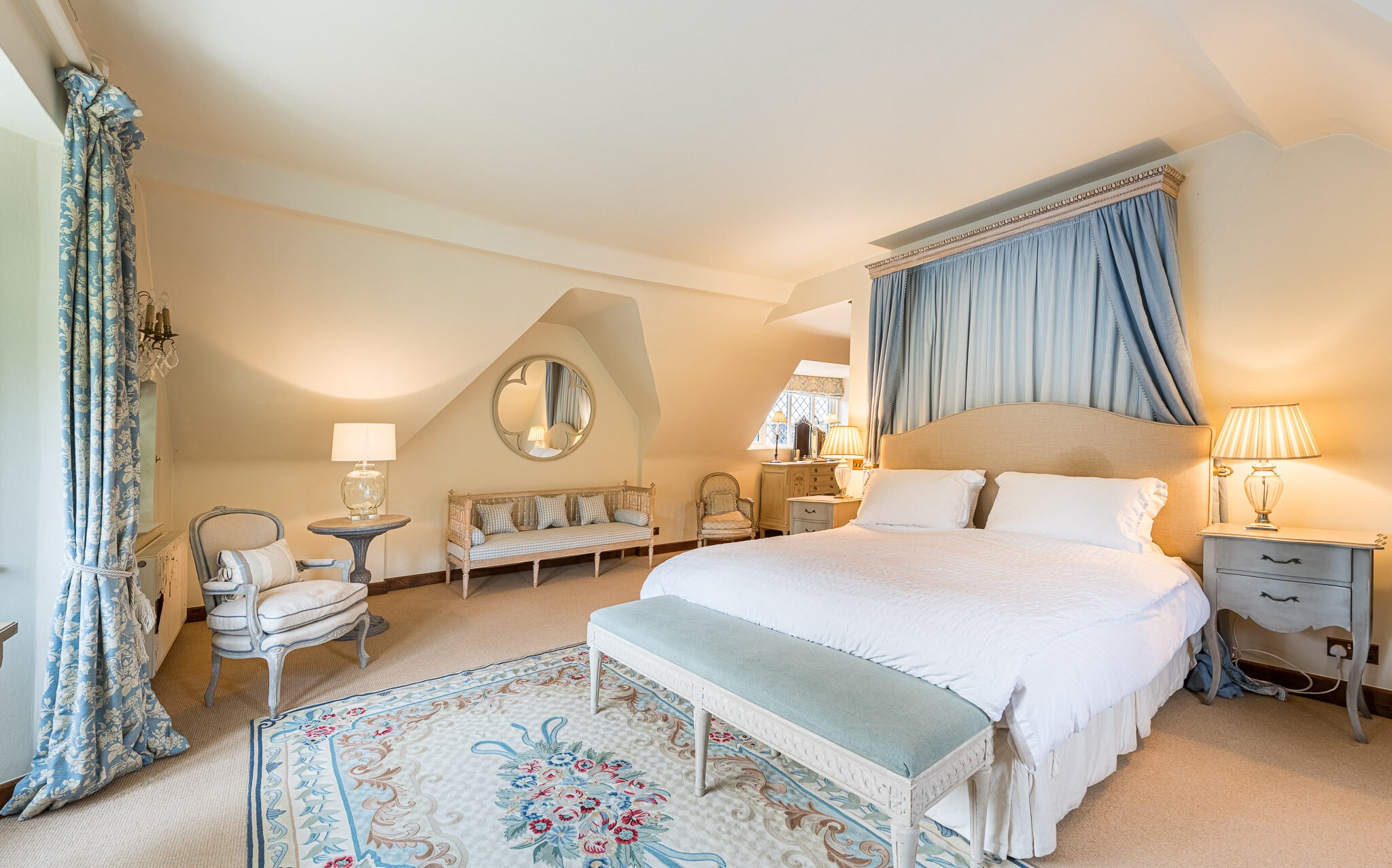 surrey-15-century-country-house-film-photo-shoot-hire-cream-double-bedroom.jpg