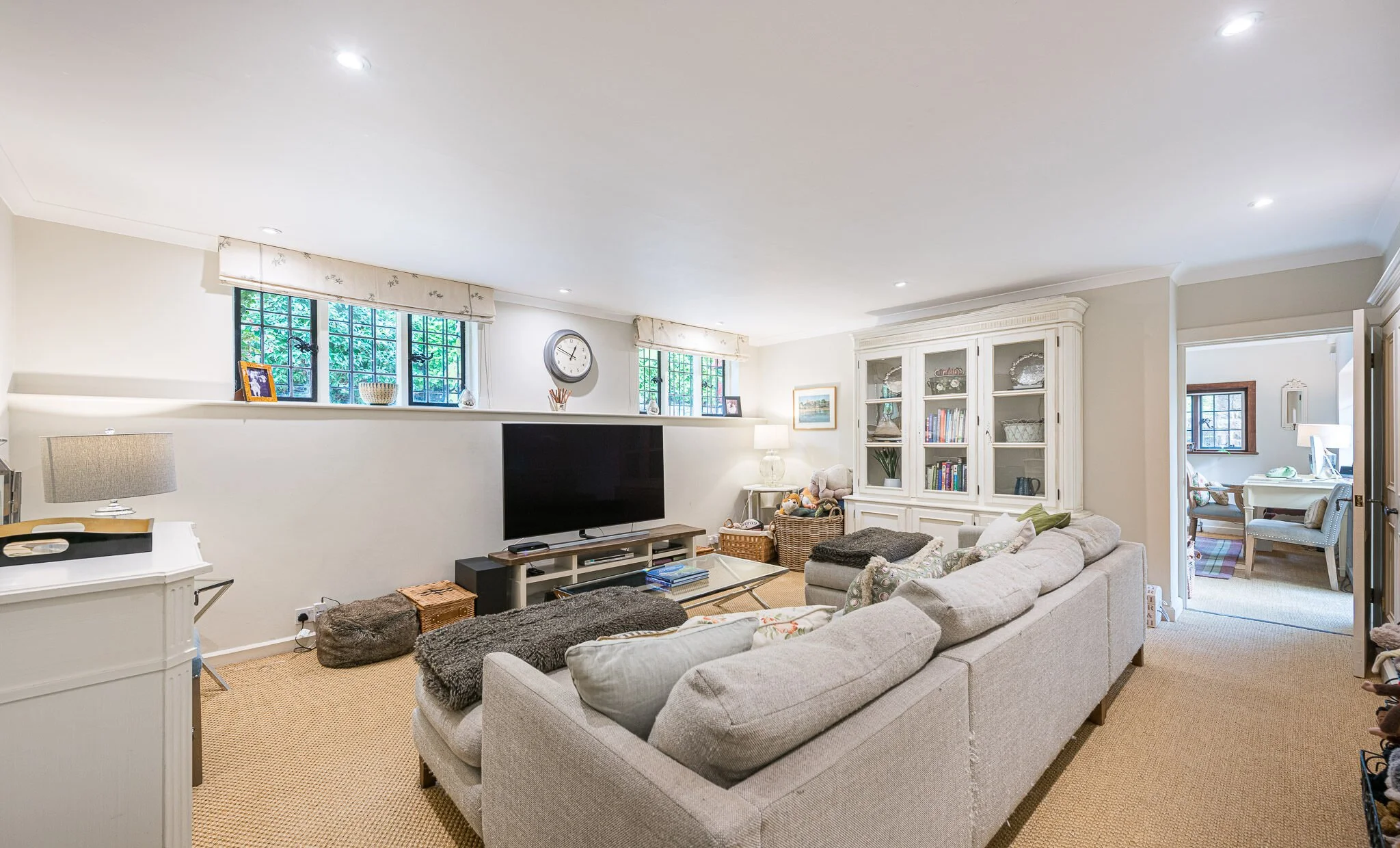 surrey-15-century-country-house-film-photo-shoot-hire--television-room.jpg
