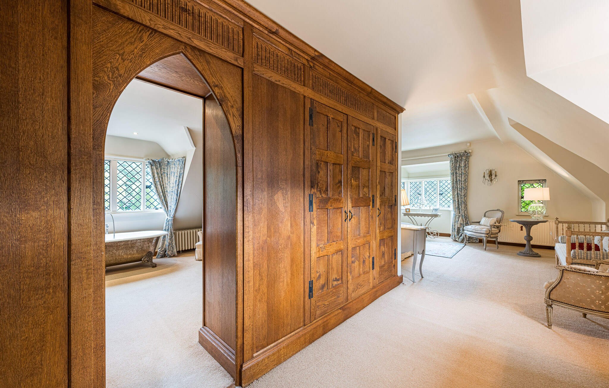 surrey-15-century-country-house-film-photo-shoot-hire-bathroom-bathroom-en-suite.jpg