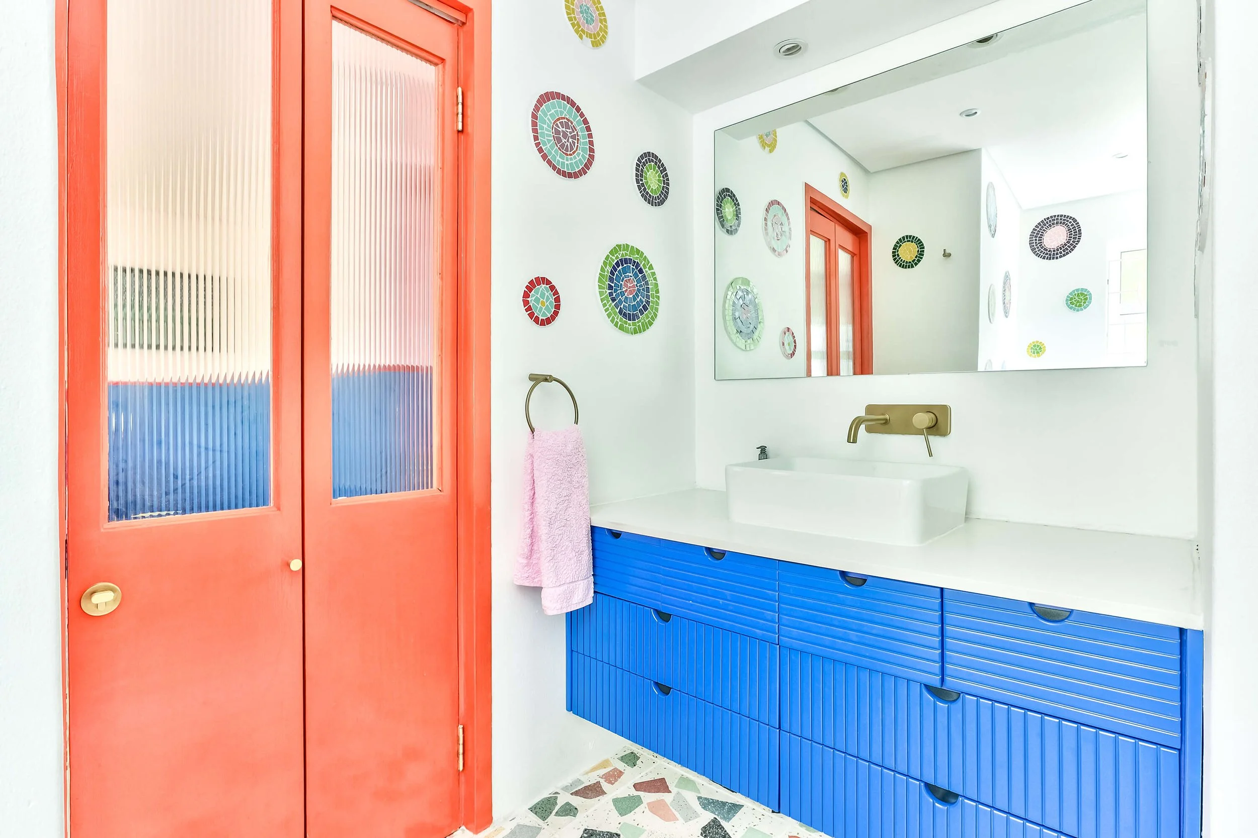 cape-town-wes-anderson-pink-kitsch-photo-studio-location-hire-bath-room-mirror.jpg