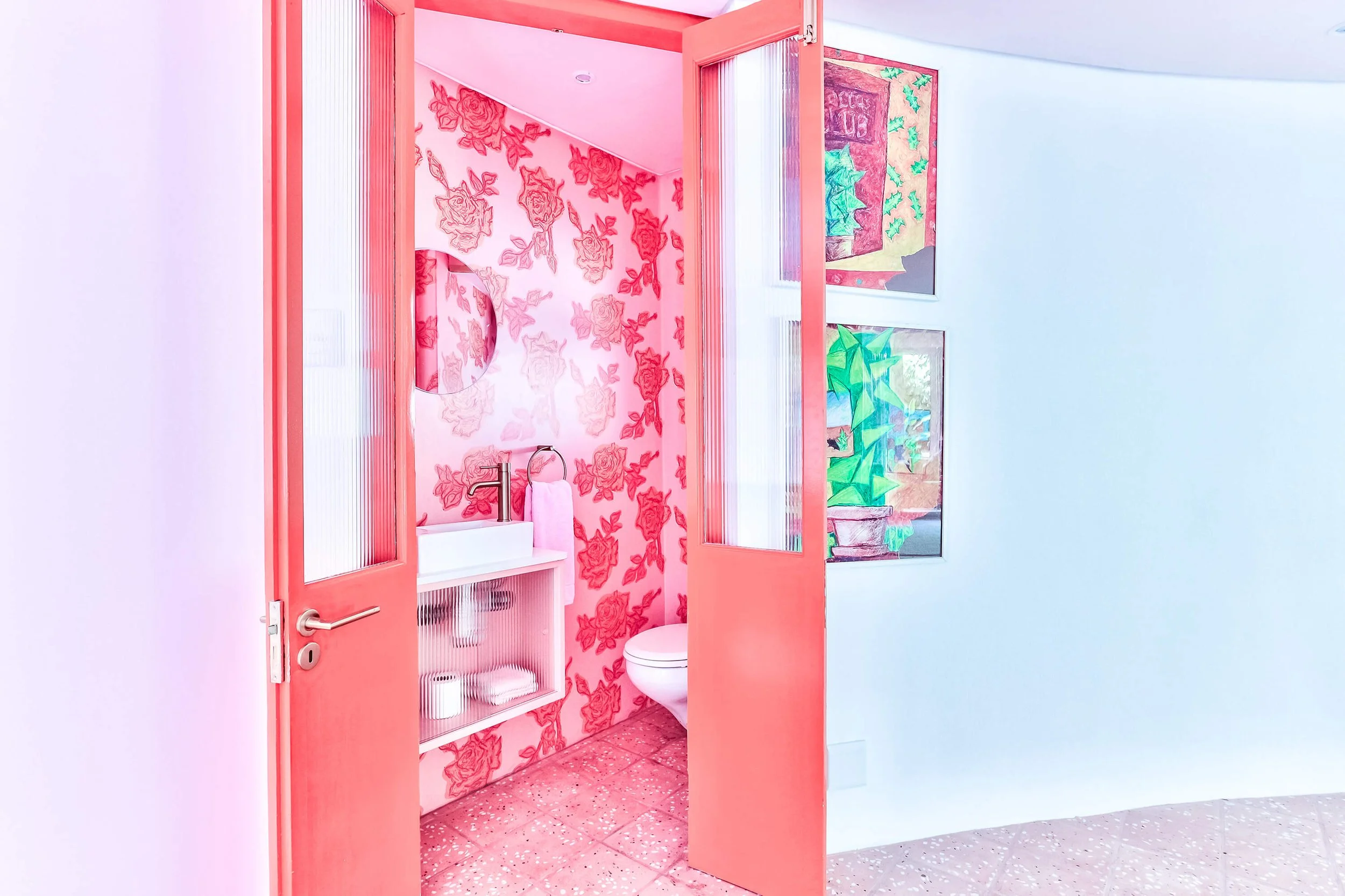 cape-town-wes-anderson-pink-kitsch-photo-studio-location-hire-retro-bathroom.jpg