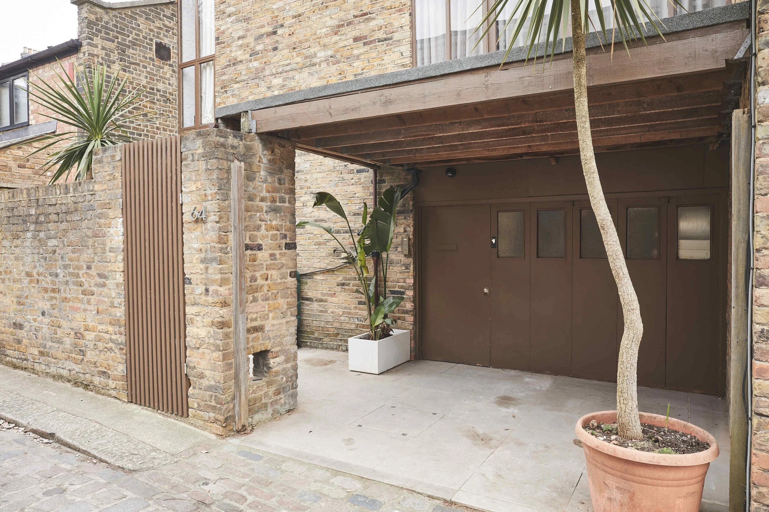 london-retro-mid-century-photo-film-shoot-location-modern-1960s-entrance-palms.jpg