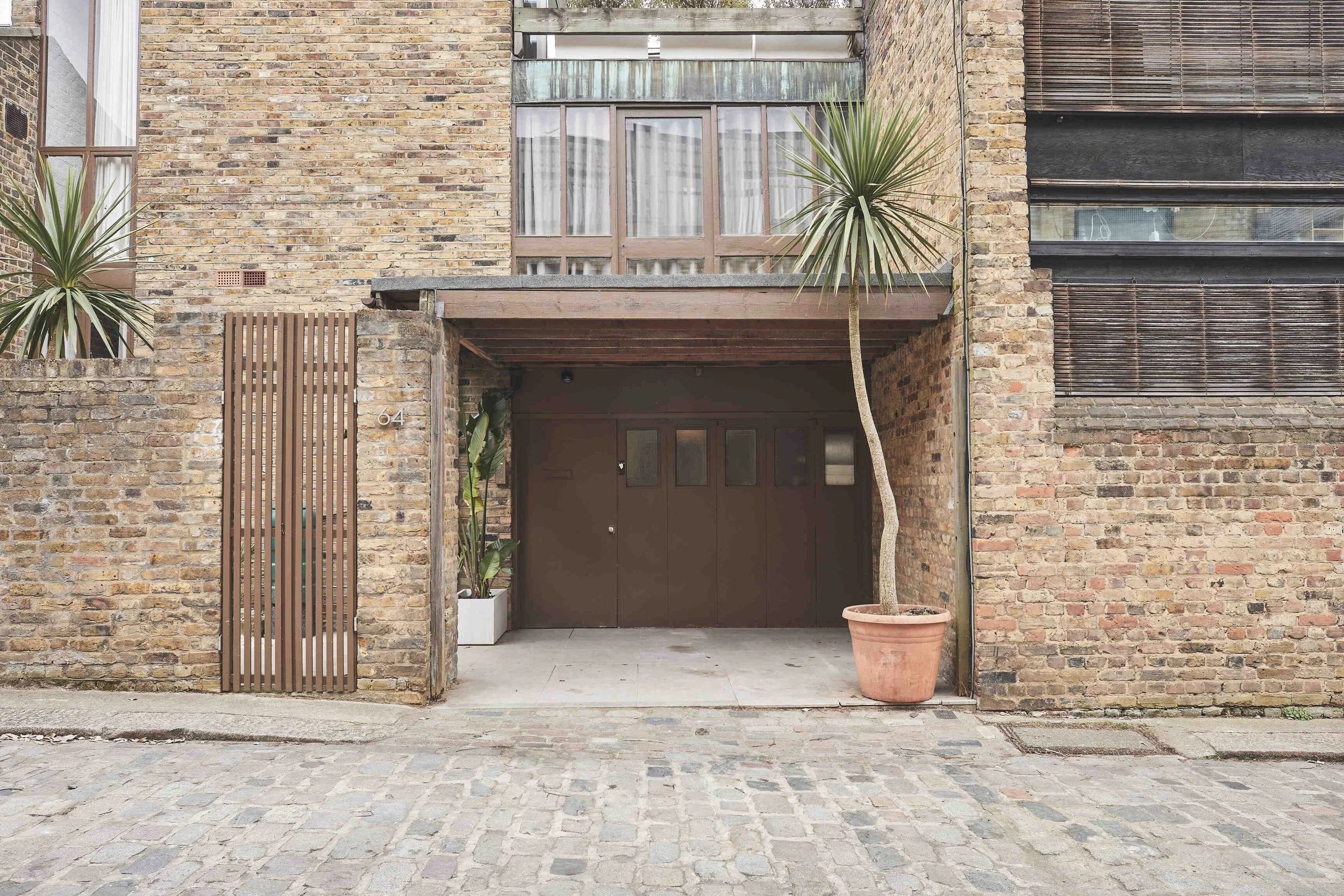 london-retro-mid-century-photo-film-shoot-location-modern-1960s-garage.jpg
