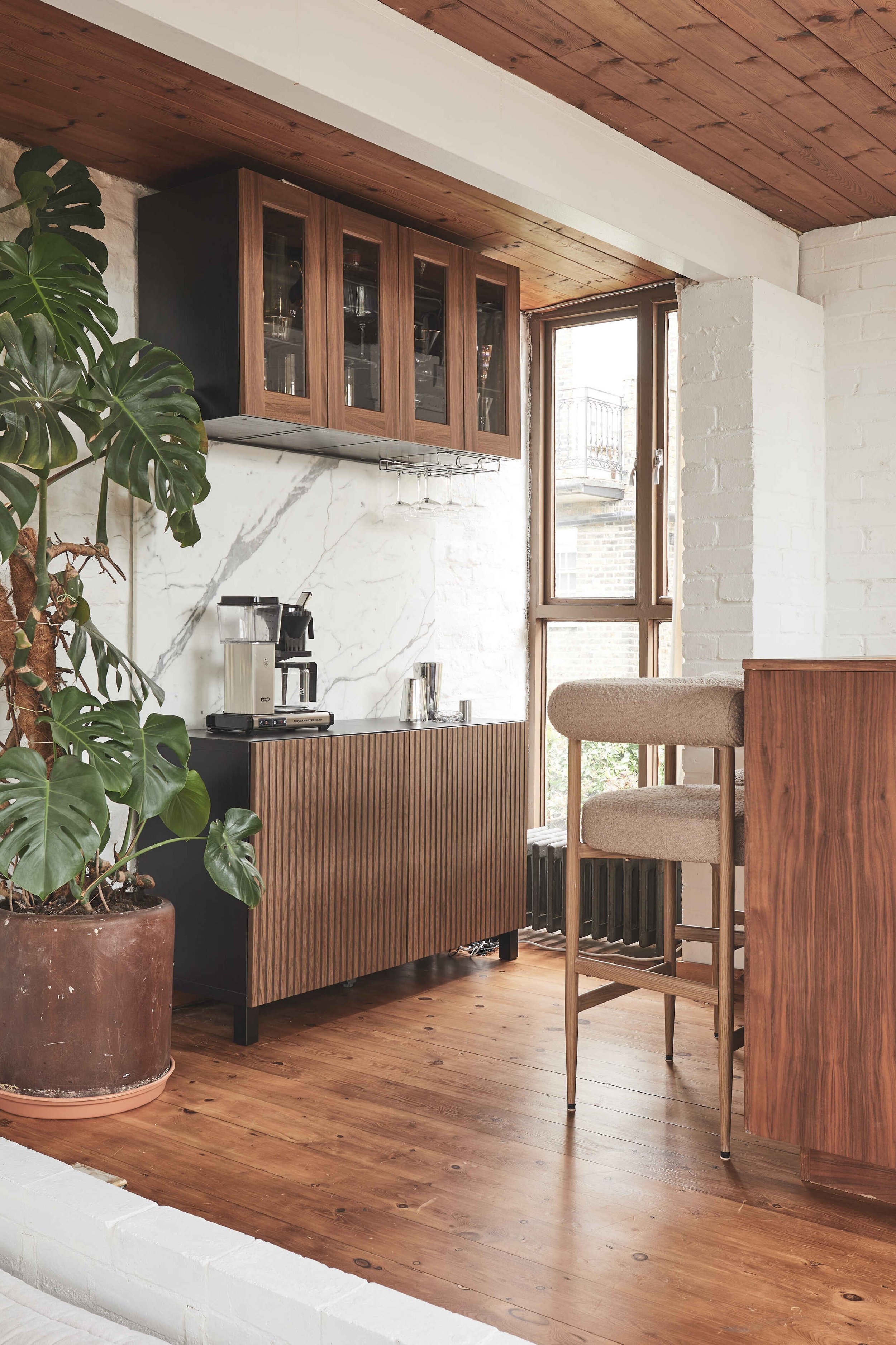 london-retro-mid-century-photo-film-shoot-location-modern-1960s-kitchen.jpg