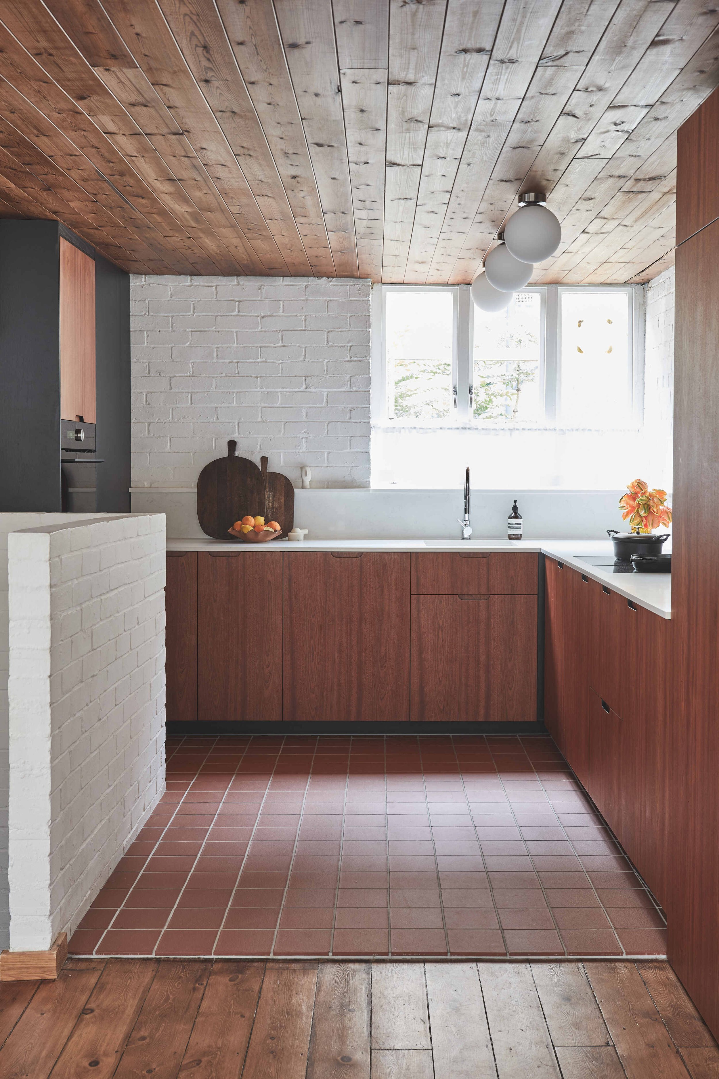 london-retro-mid-century-photo-film-shoot-location-modern-1960s-kitchen-sink.jpg