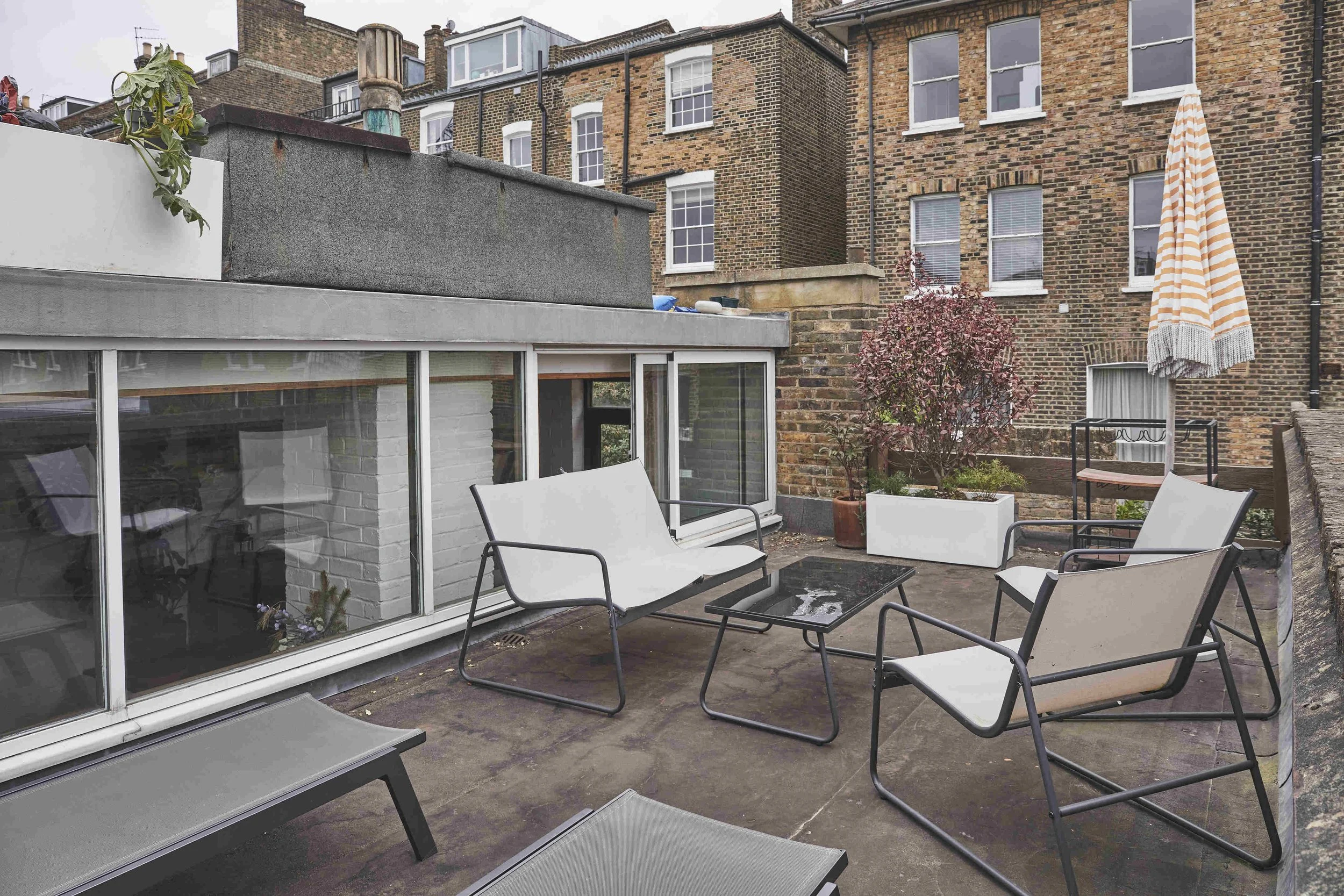 london-retro-mid-century-photo-film-shoot-location-modern-1960s-patio-doors.jpg