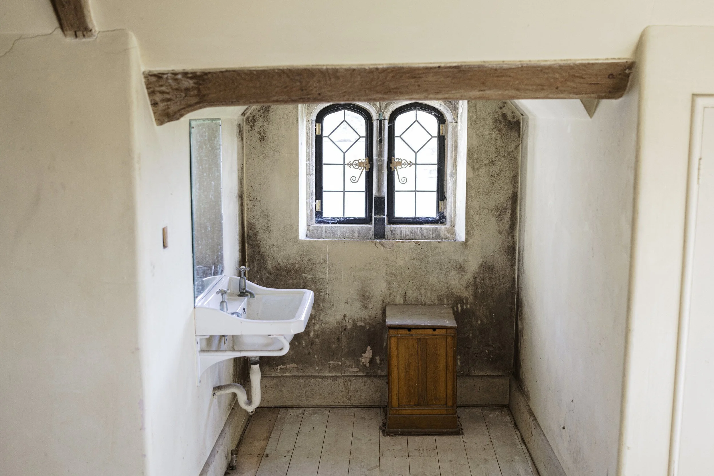 sussex-period-elizabethan-mansion-film-photo-shoot-location-unique-venue-hire-bathroom-sink.jpg