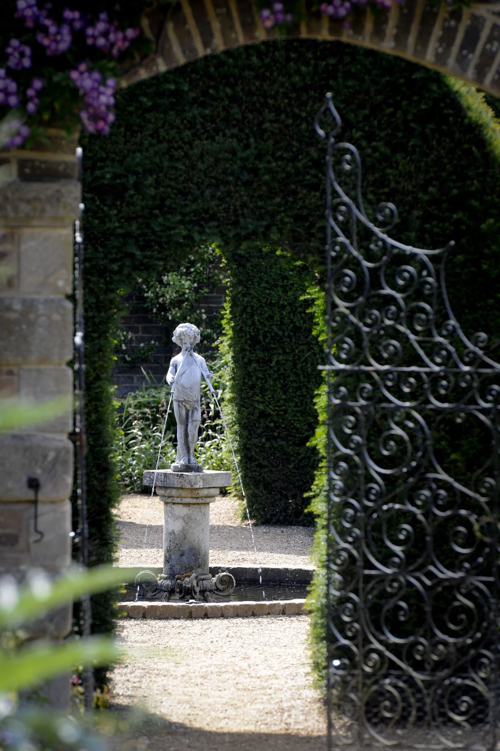 sussex-period-elizabethan-mansion-film-photo-shoot-location-unique-venue-hire-statue-gardens.jpg