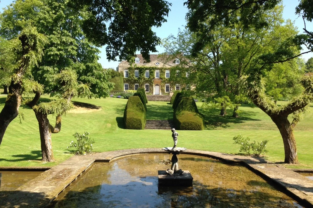 cotswolds-period-manor-house-film-photo-shoot-event-location-unique-venue-hire-fountain.jpg