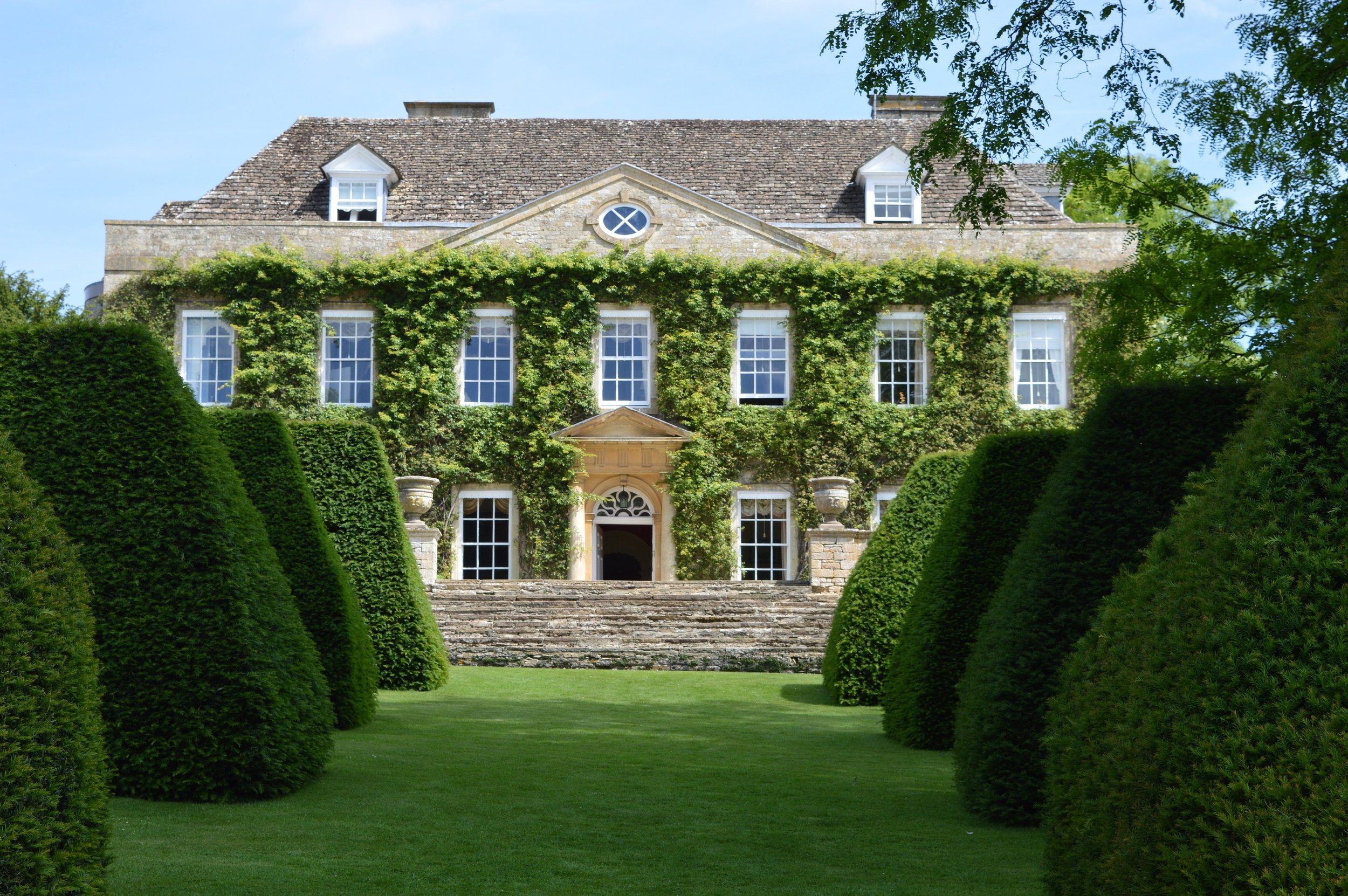 cotswolds-period-manor-house-film-photo-shoot-event-location-unique-venue-hire-facade.jpg