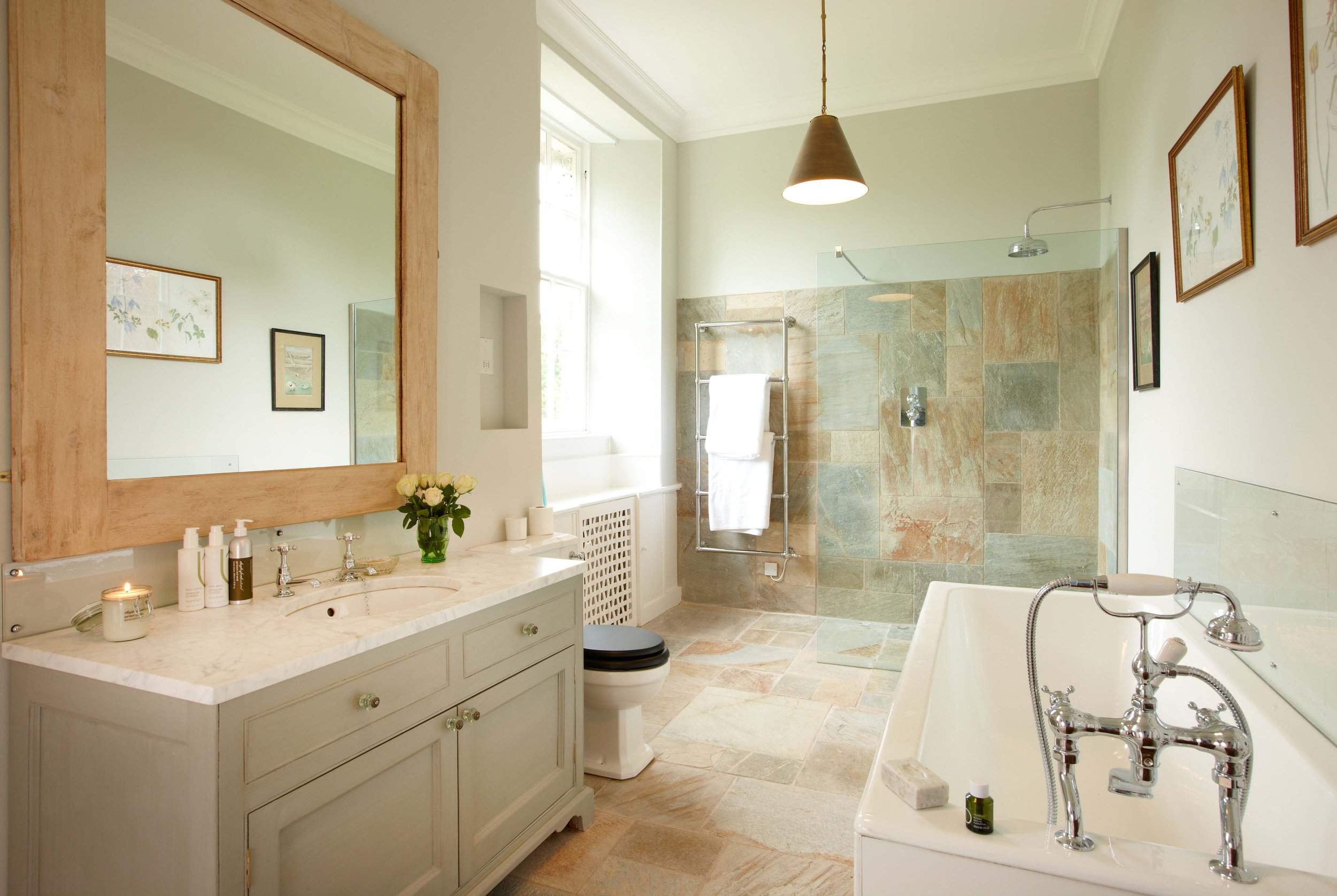 cotswolds-period-manor-house-film-photo-shoot-event-location-unique-venue-hire-master-bathroom-ensuite.jpg