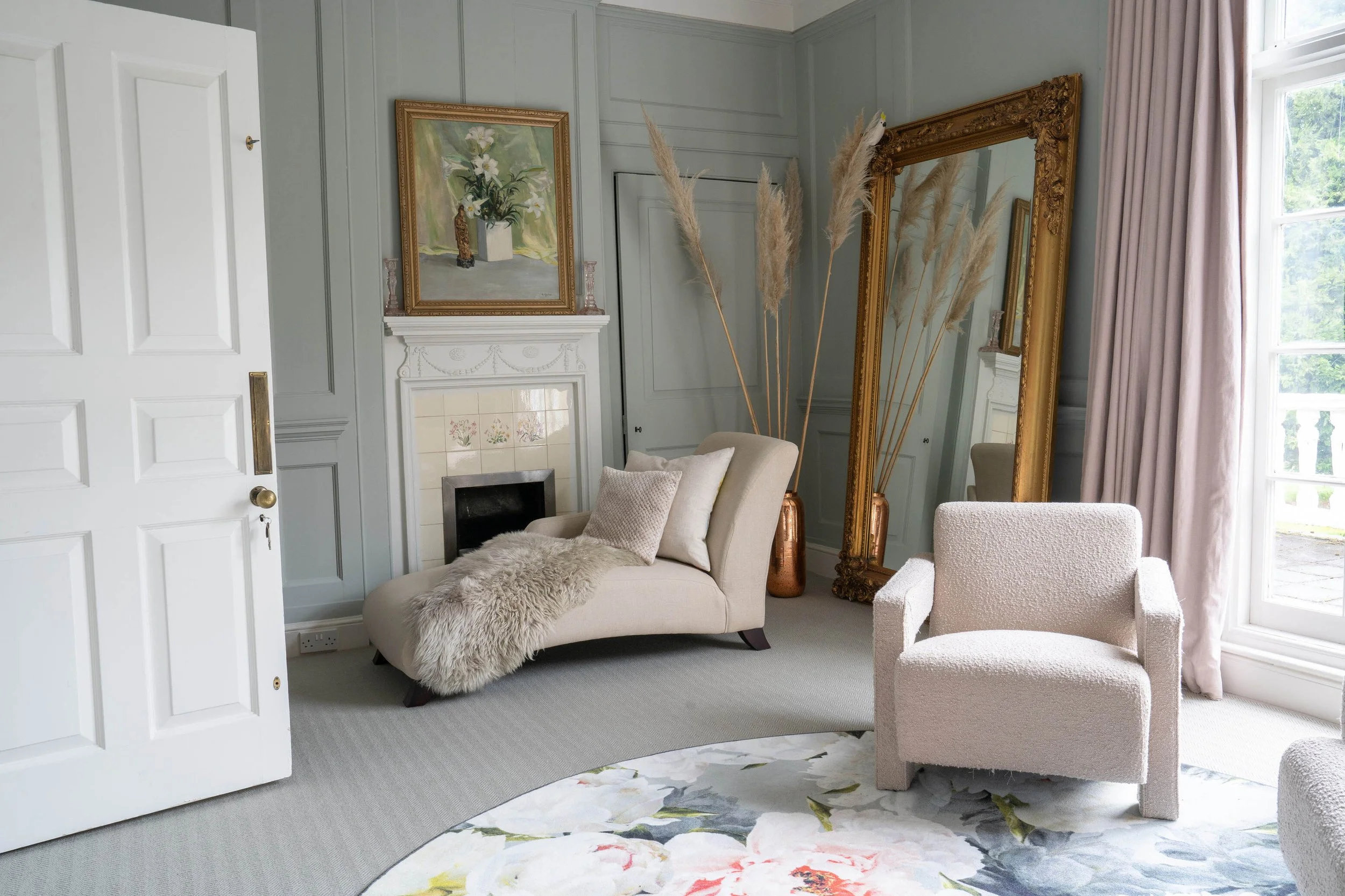 cambridgeshire-period-manor-house-film-photo-shoot-event-location-unique-venue-hire-day-bed.jpg