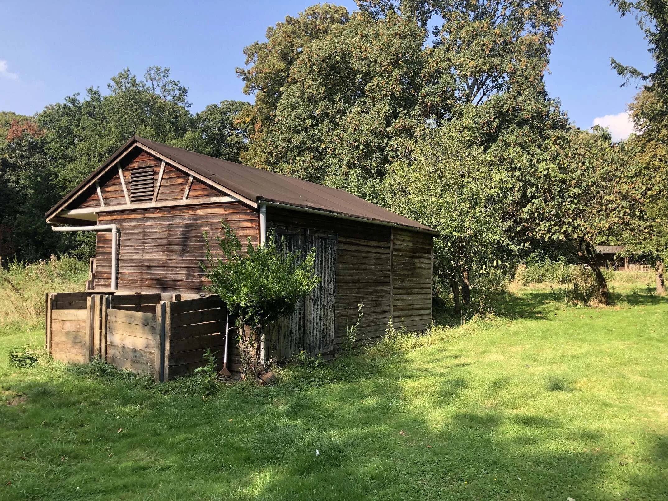 cambridgeshire-period-manor-house-film-photo-shoot-event-location-unique-venue-hire-wooden-shed-barn.jpg