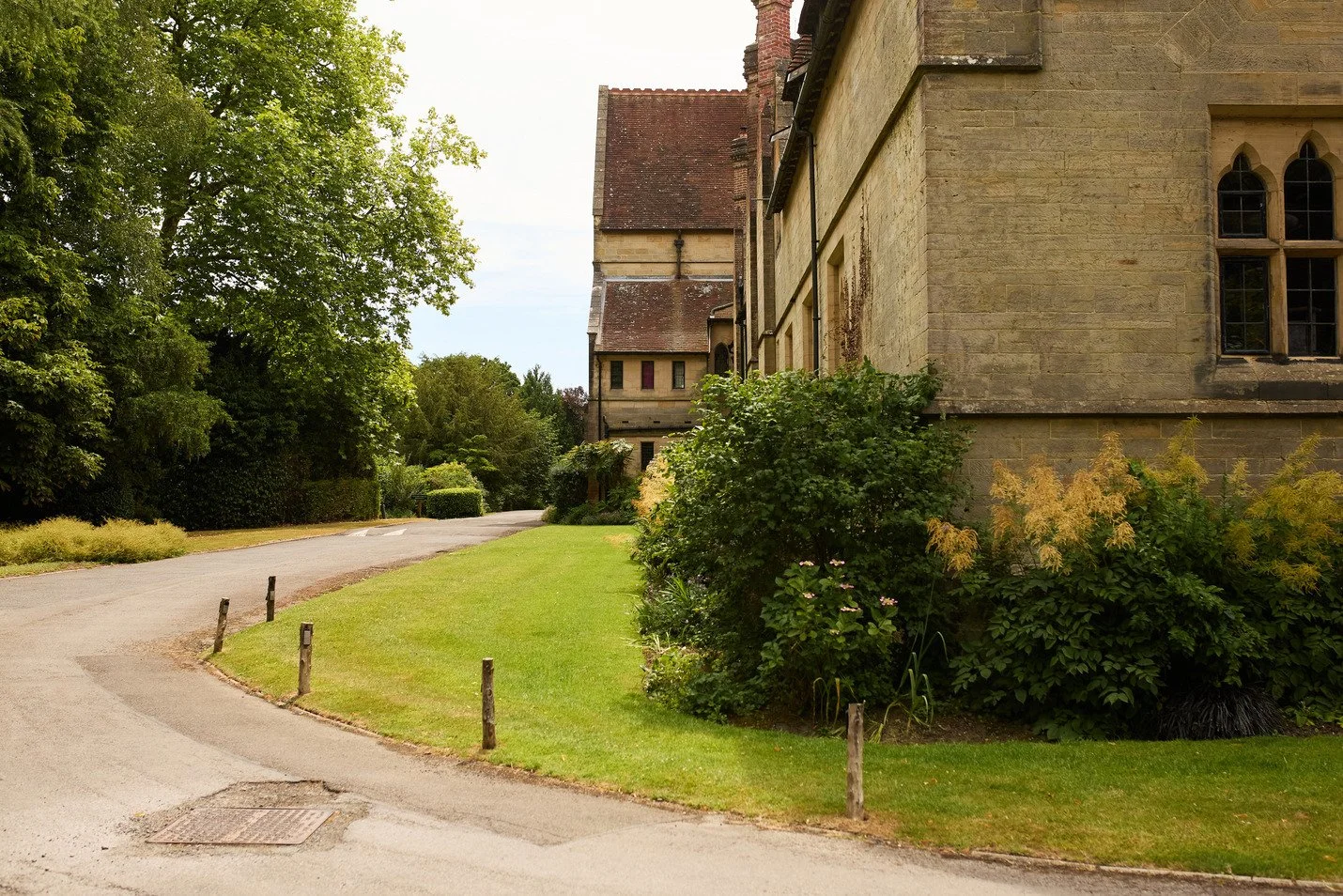 west-sussex-period-convent-film-photo-shoot-location-unique-venue-hire-driveway(1).jpg
