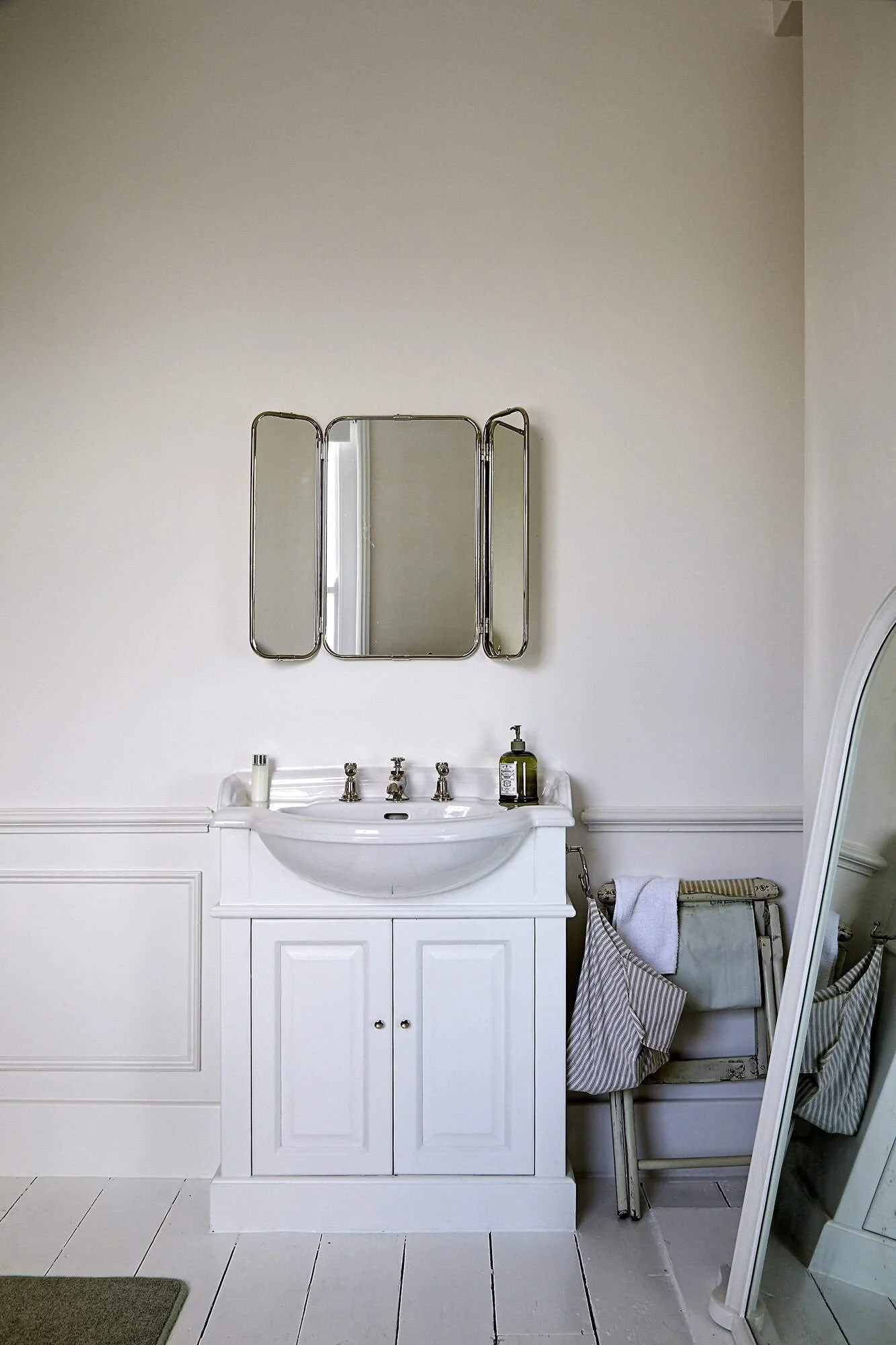 surrey-historic-period-georgian-house-film-photo-shoot-location-unique-venue-event-hire-bifold-mirror.jpg
