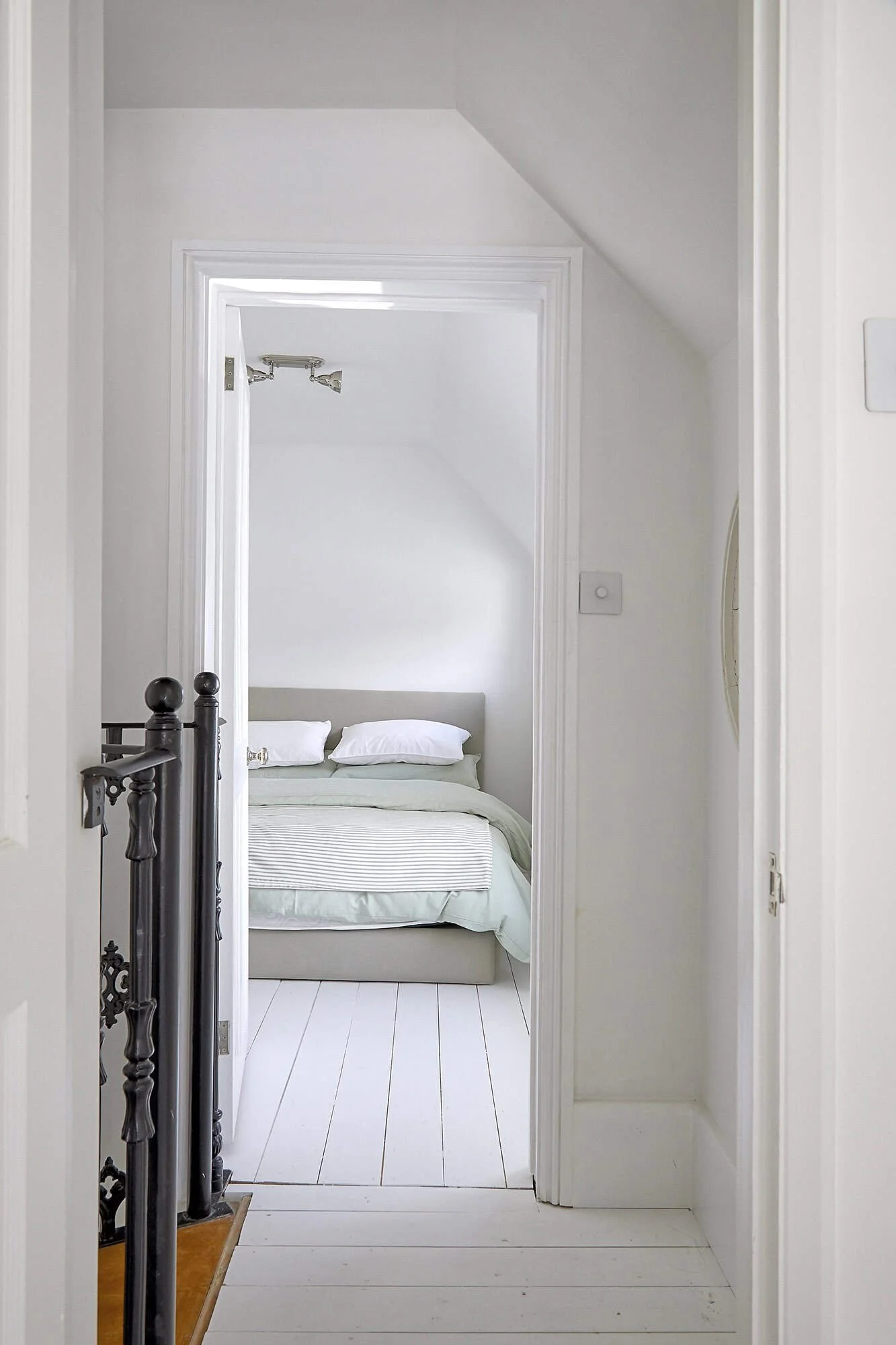 surrey-historic-period-georgian-house-film-photo-shoot-location-unique-venue-event-hire-double-bed.jpg