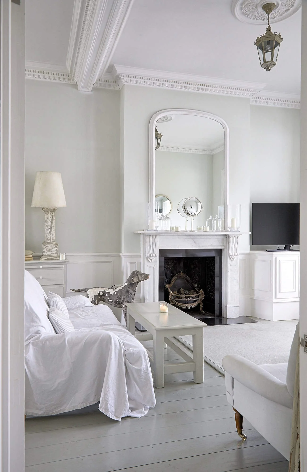 surrey-historic-period-georgian-house-film-photo-shoot-location-unique-venue-event-hire-white-ceiling-cornice-archetrave.jpg