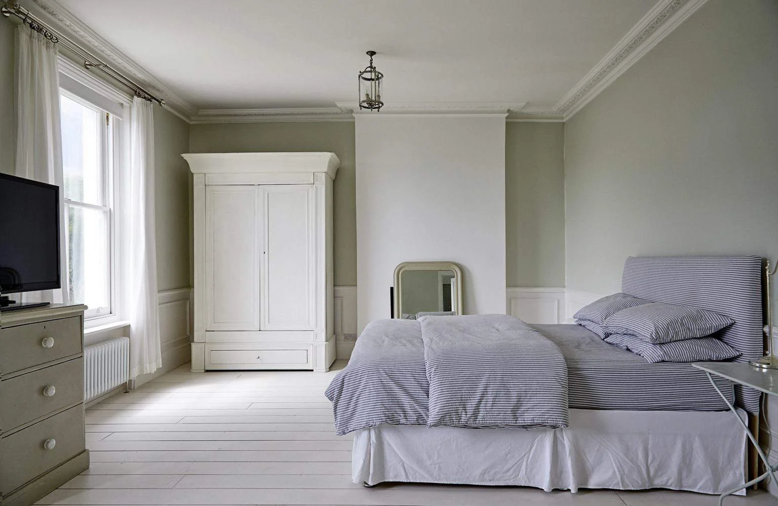 surrey-historic-period-georgian-house-film-photo-shoot-location-unique-venue-event-hire-white-wardrobe.jpg