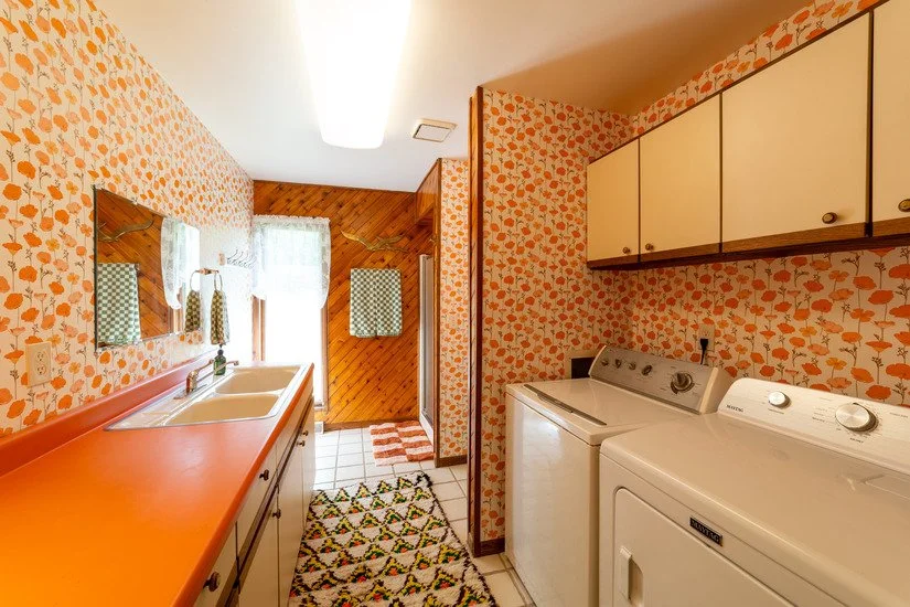michigan-usa-kitsch-mid-century-house-film-photo-shoot-location-unique-venue-hire-bathroom.jpg