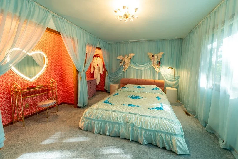 michigan-usa-kitsch-mid-century-house-film-photo-shoot-location-unique-venue-hire-bedroom-blue-valentine.jpg