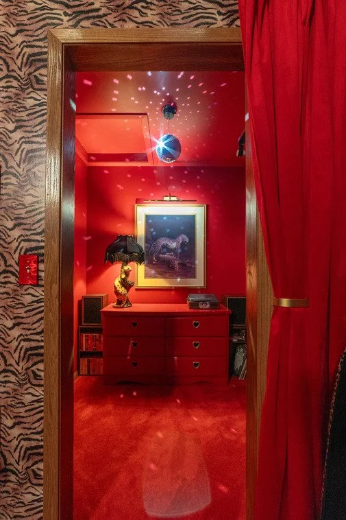 michigan-usa-kitsch-mid-century-house-film-photo-shoot-location-unique-venue-hire-bedroom-red-honeymoon.jpg
