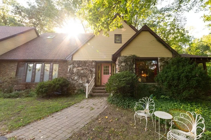 michigan-usa-kitsch-mid-century-house-film-photo-shoot-location-unique-venue-hire-exterior-iron-garden-furniture.jpg