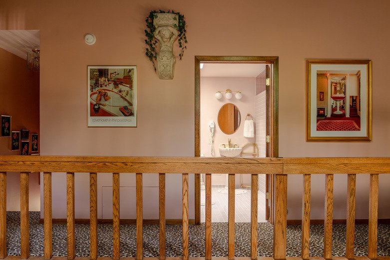 michigan-usa-kitsch-mid-century-house-film-photo-shoot-location-unique-venue-hire-hall-landing.jpg