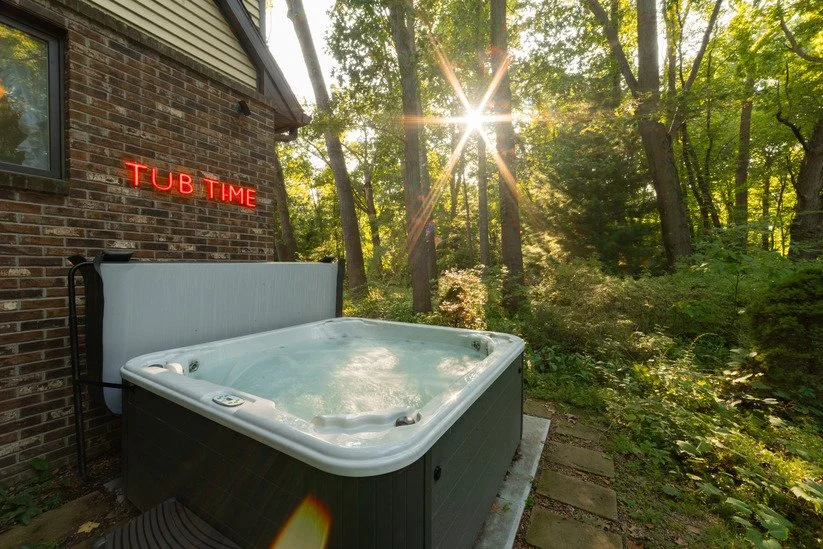 michigan-usa-kitsch-mid-century-house-film-photo-shoot-location-unique-venue-hire-hot-tub.jpg