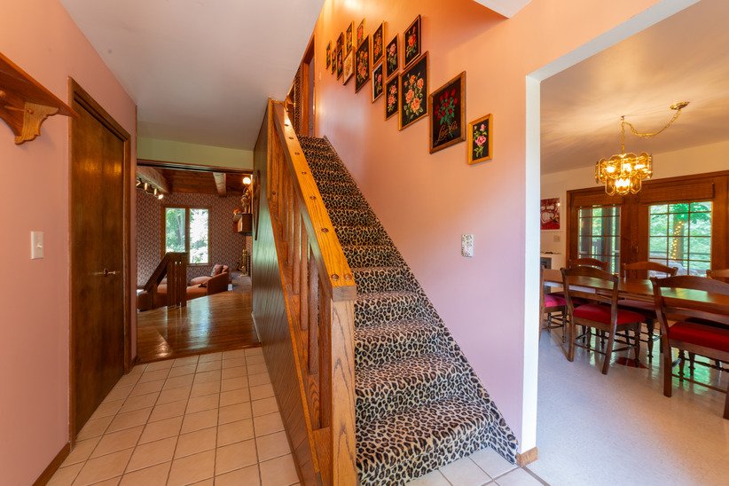 michigan-usa-kitsch-mid-century-house-film-photo-shoot-location-unique-venue-hire-stairs.jpg